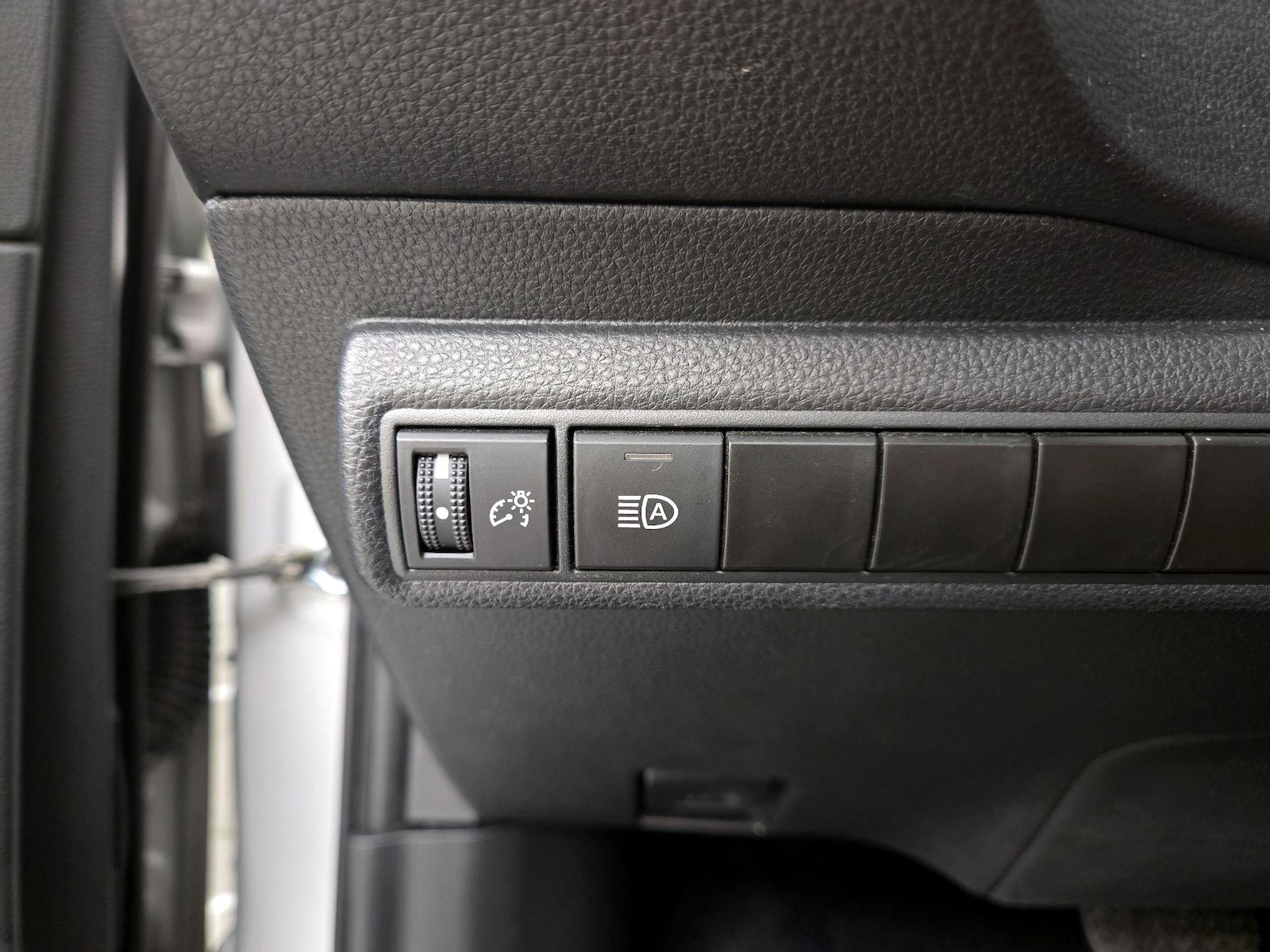 2025 Toyota Corolla LE - Photo 14