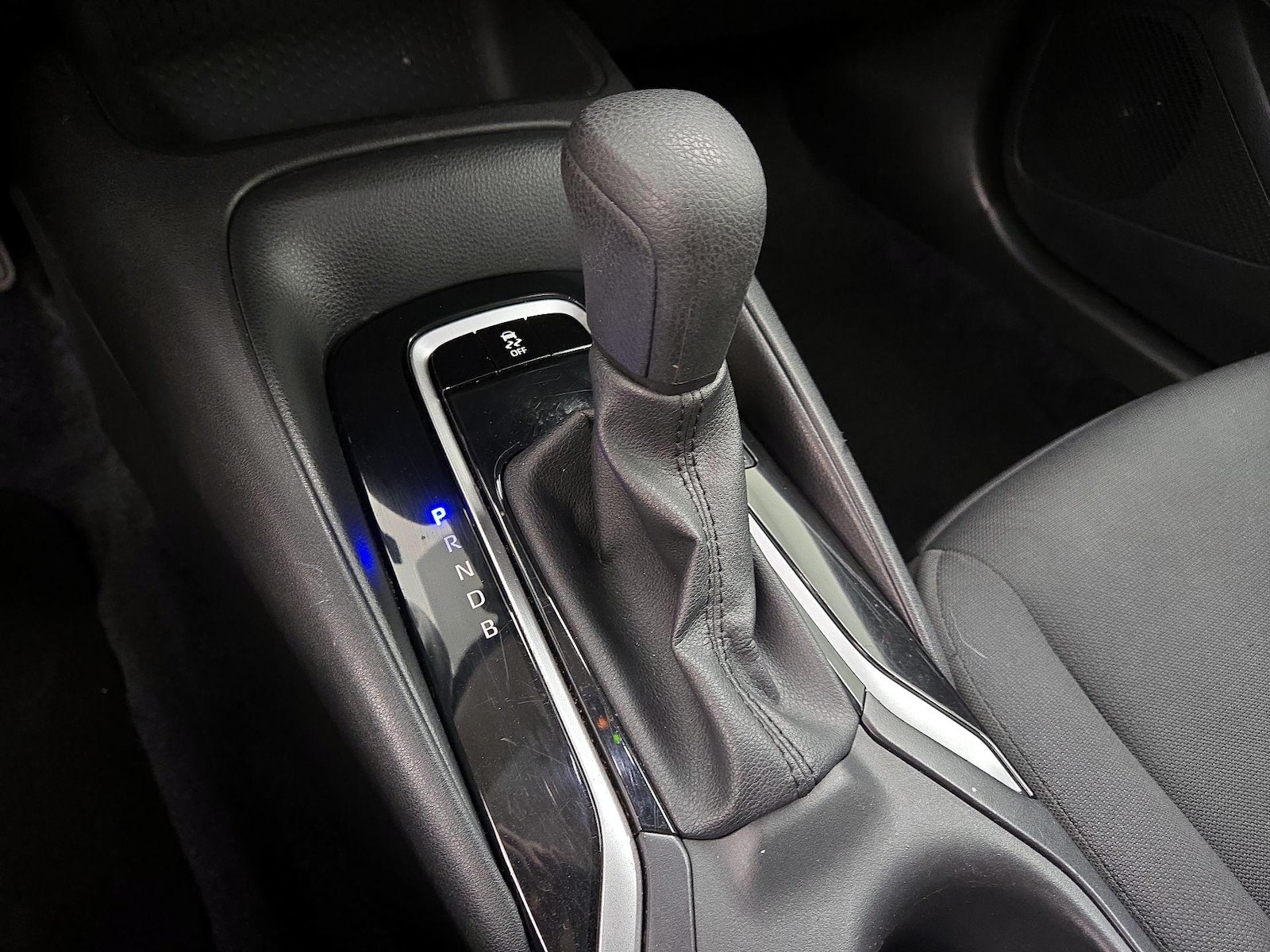 2025 Toyota Corolla LE - Photo 18