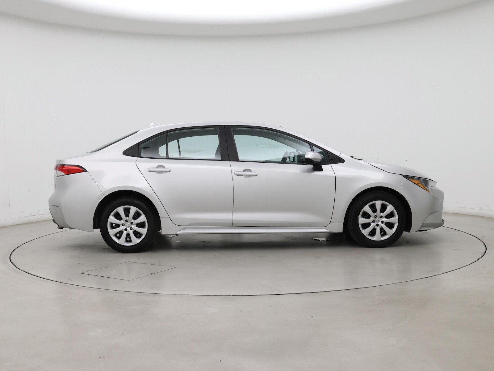 2025 Toyota Corolla LE - Photo 8