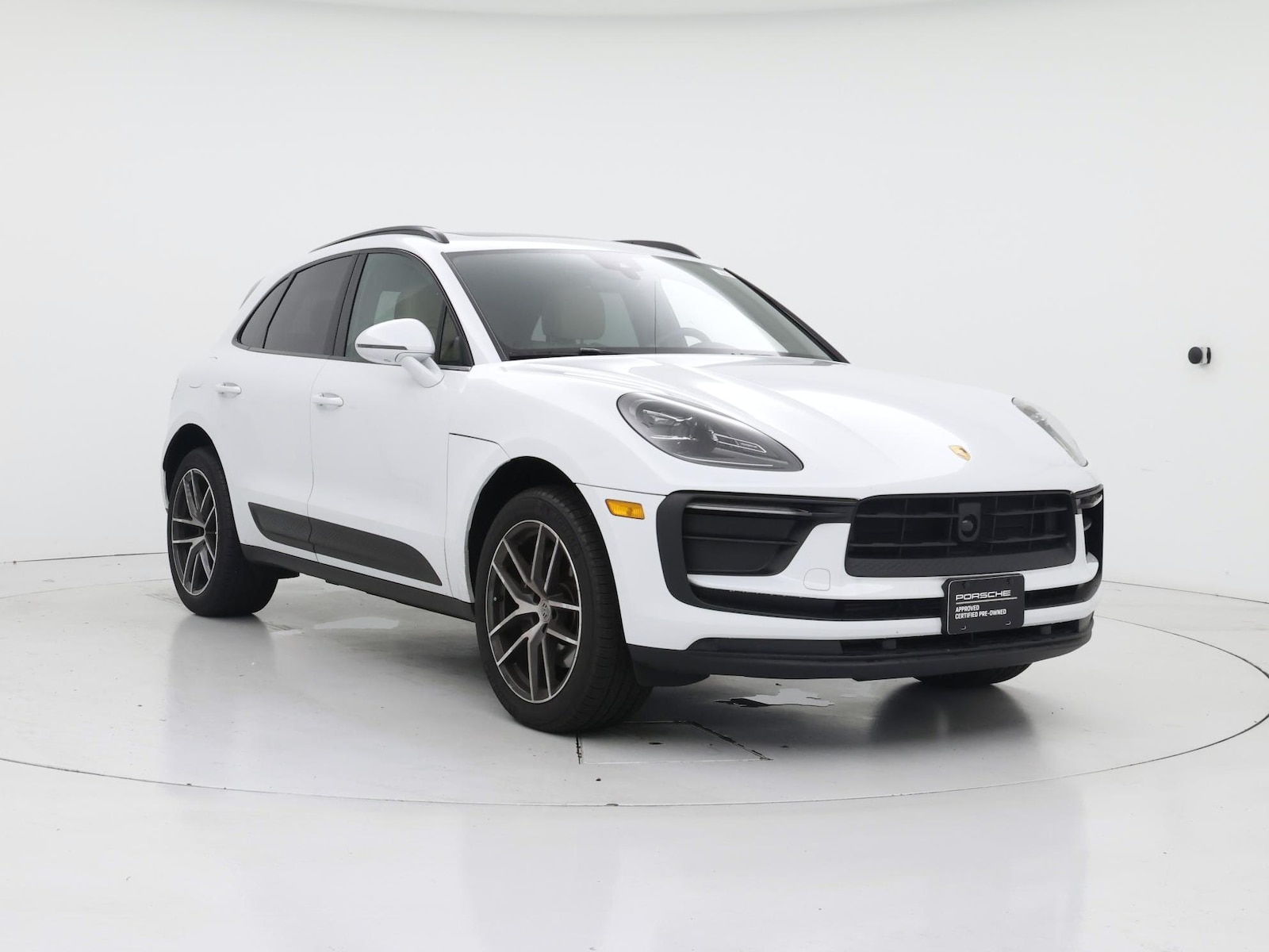 2025 Porsche Macan T - Photo 2