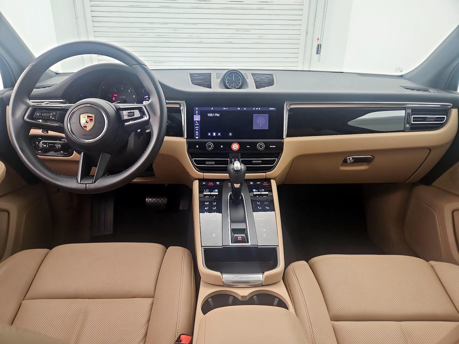2025 Porsche Macan T - Photo 10