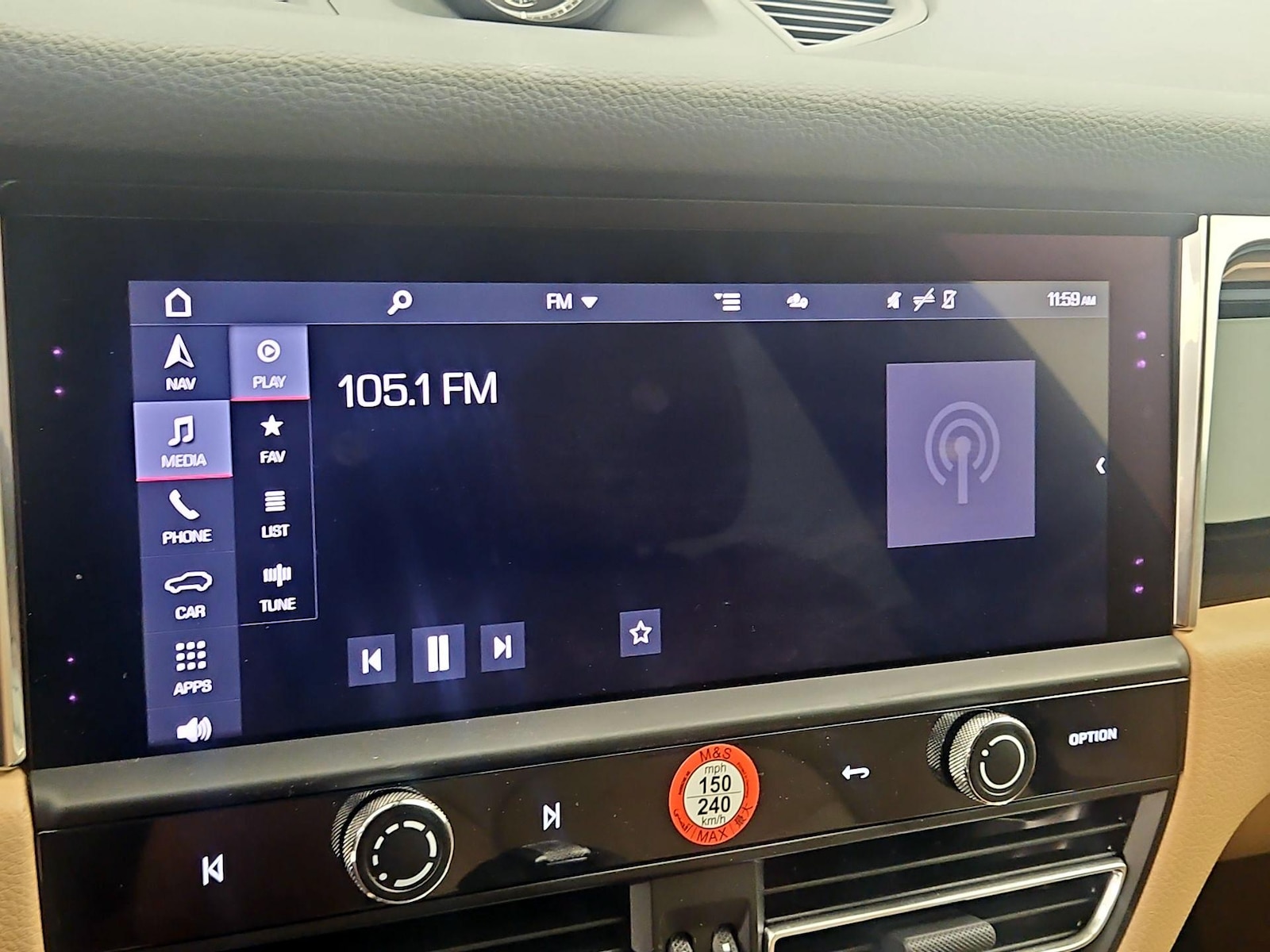 2025 Porsche Macan T - Photo 16