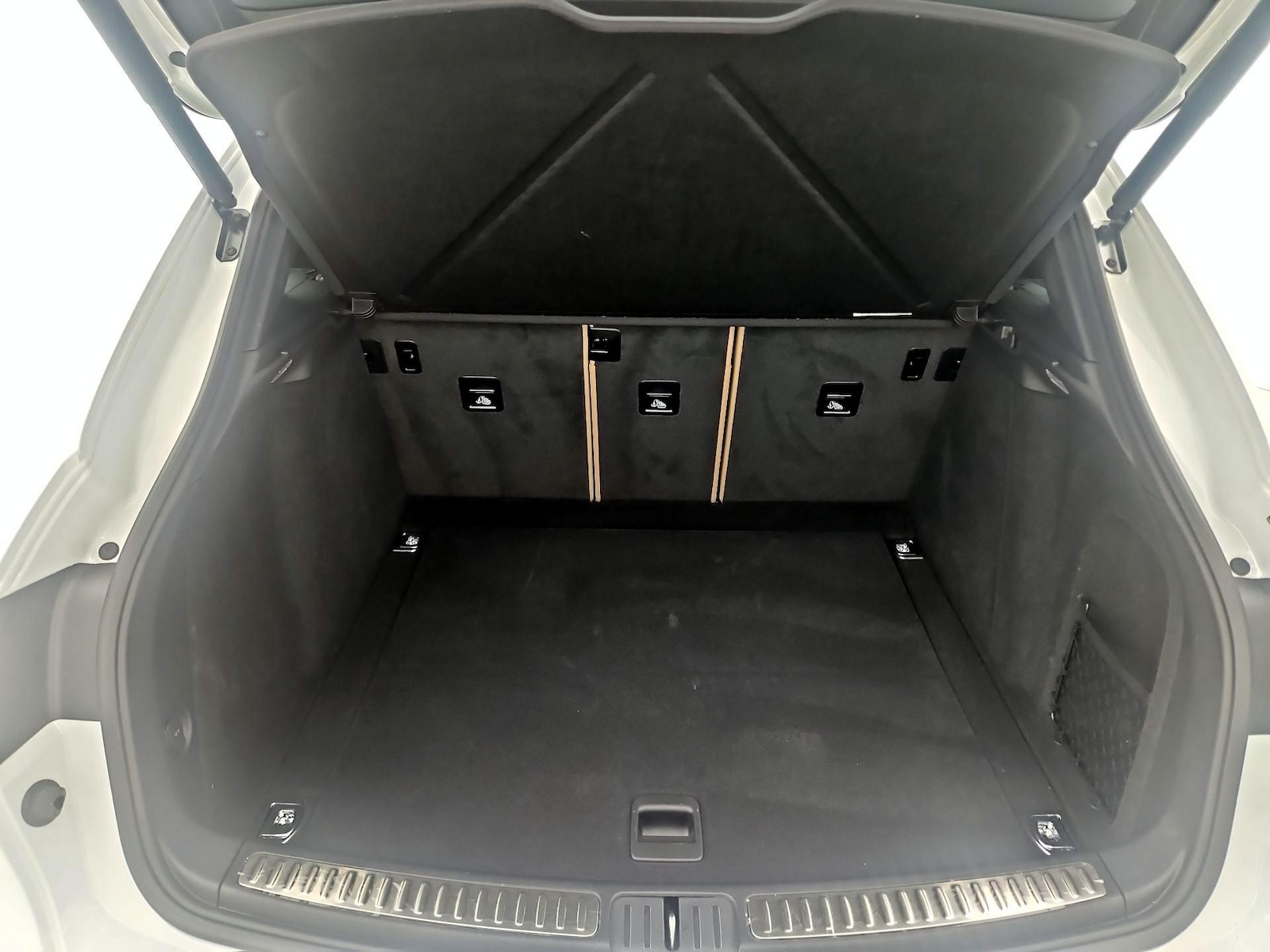 2025 Porsche Macan T - Photo 21