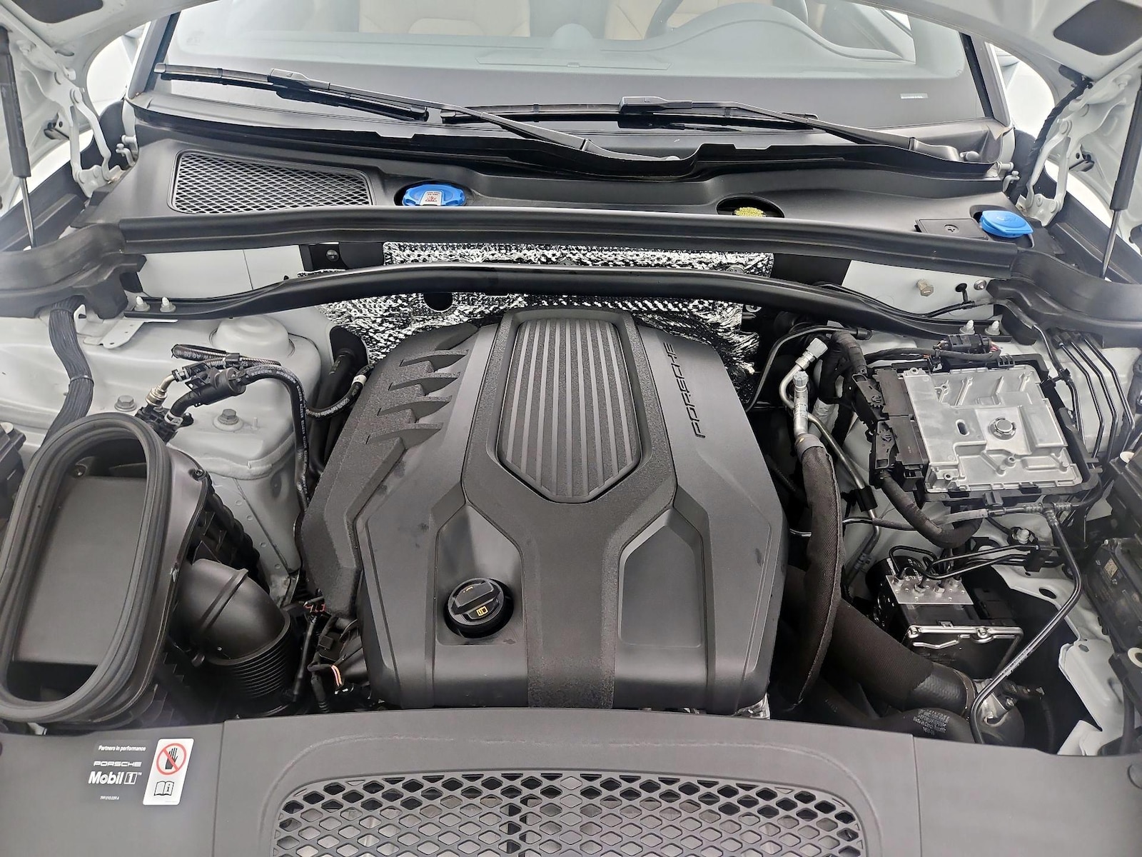 2025 Porsche Macan T - Photo 22