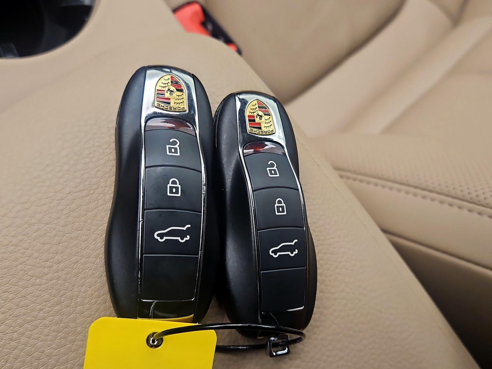 2025 Porsche Macan T - Photo 23