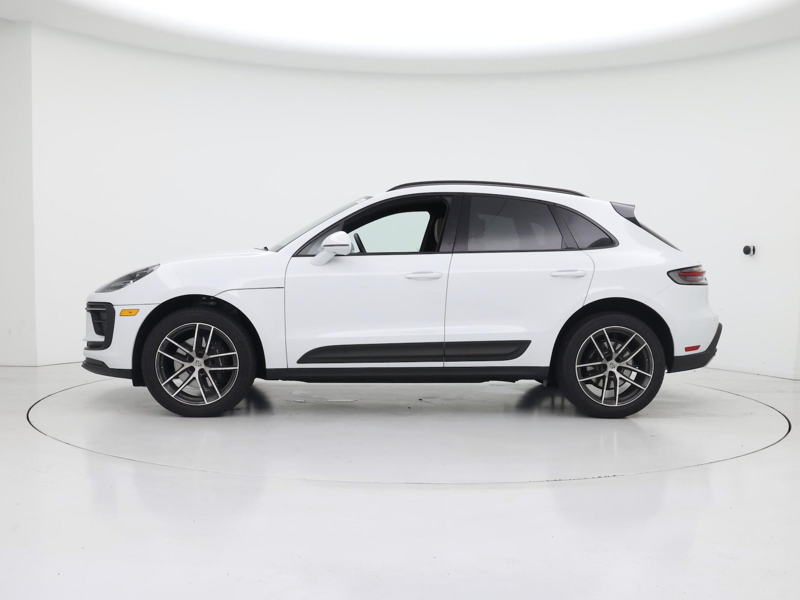 2025 Porsche Macan T - Photo 4