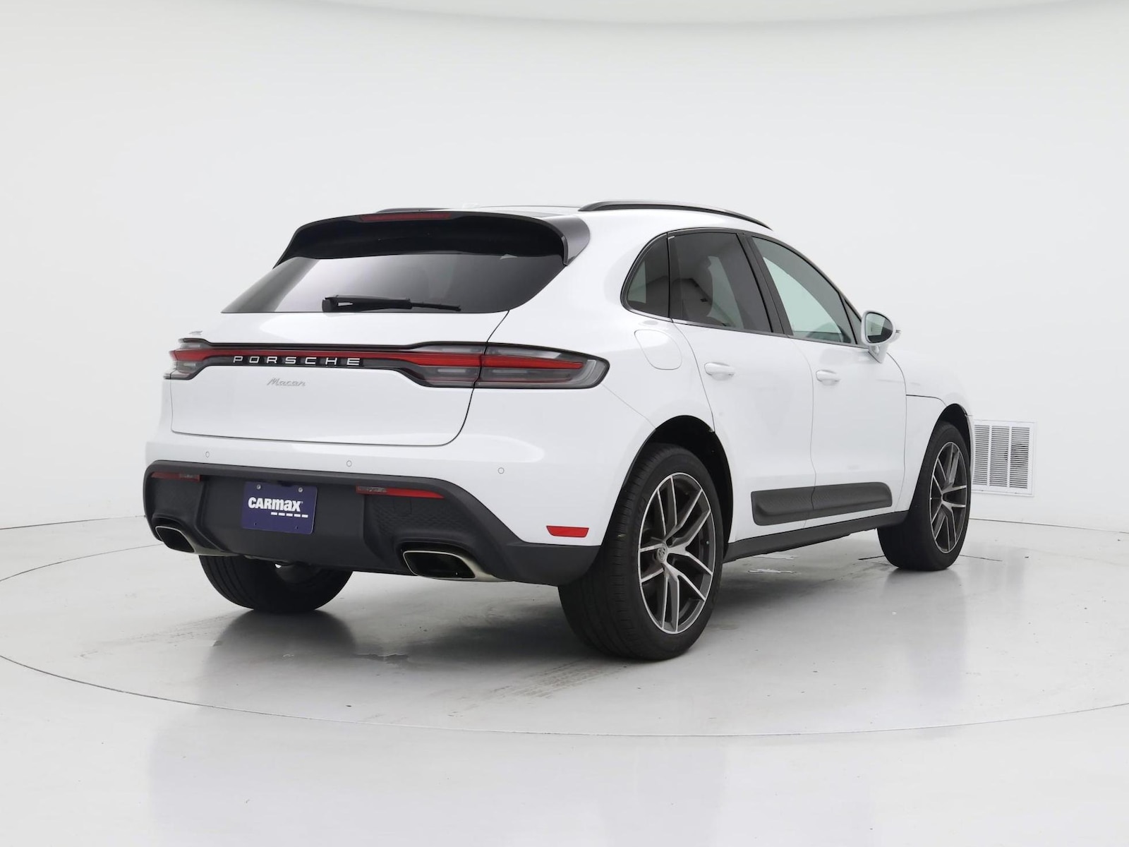 2025 Porsche Macan T - Photo 9