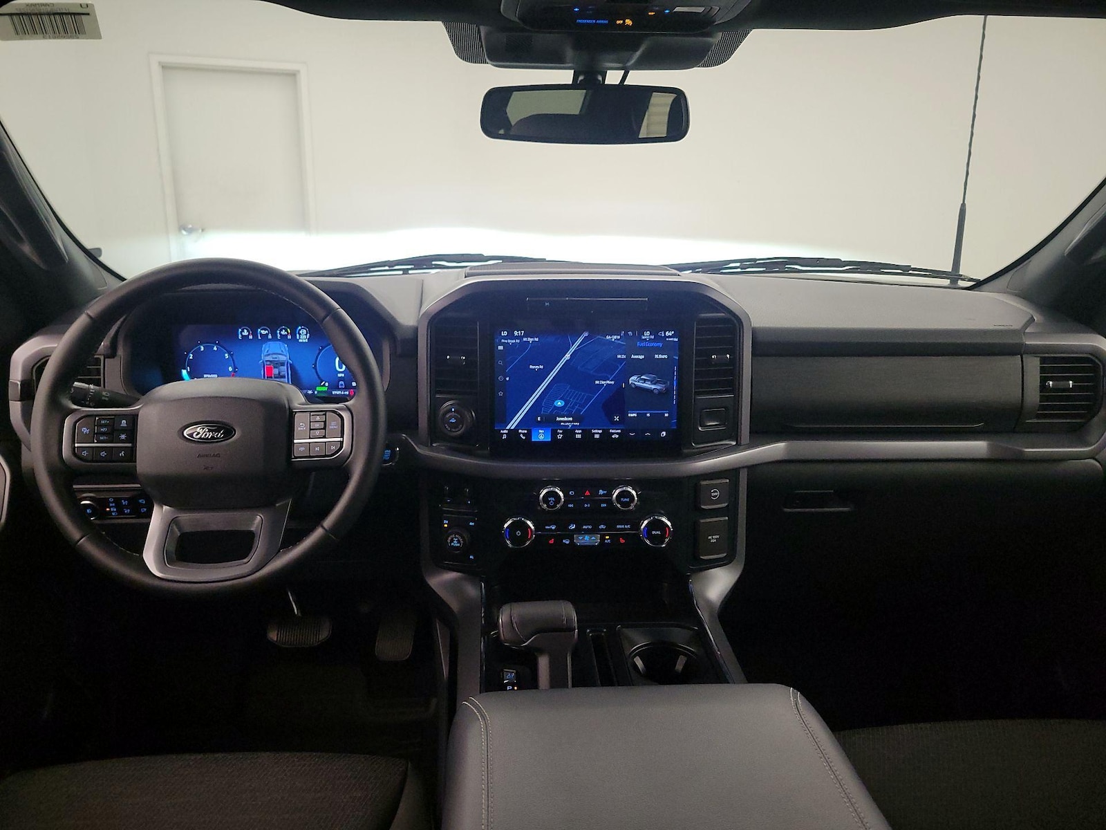 2025 Ford F-150 XLT - Photo 9
