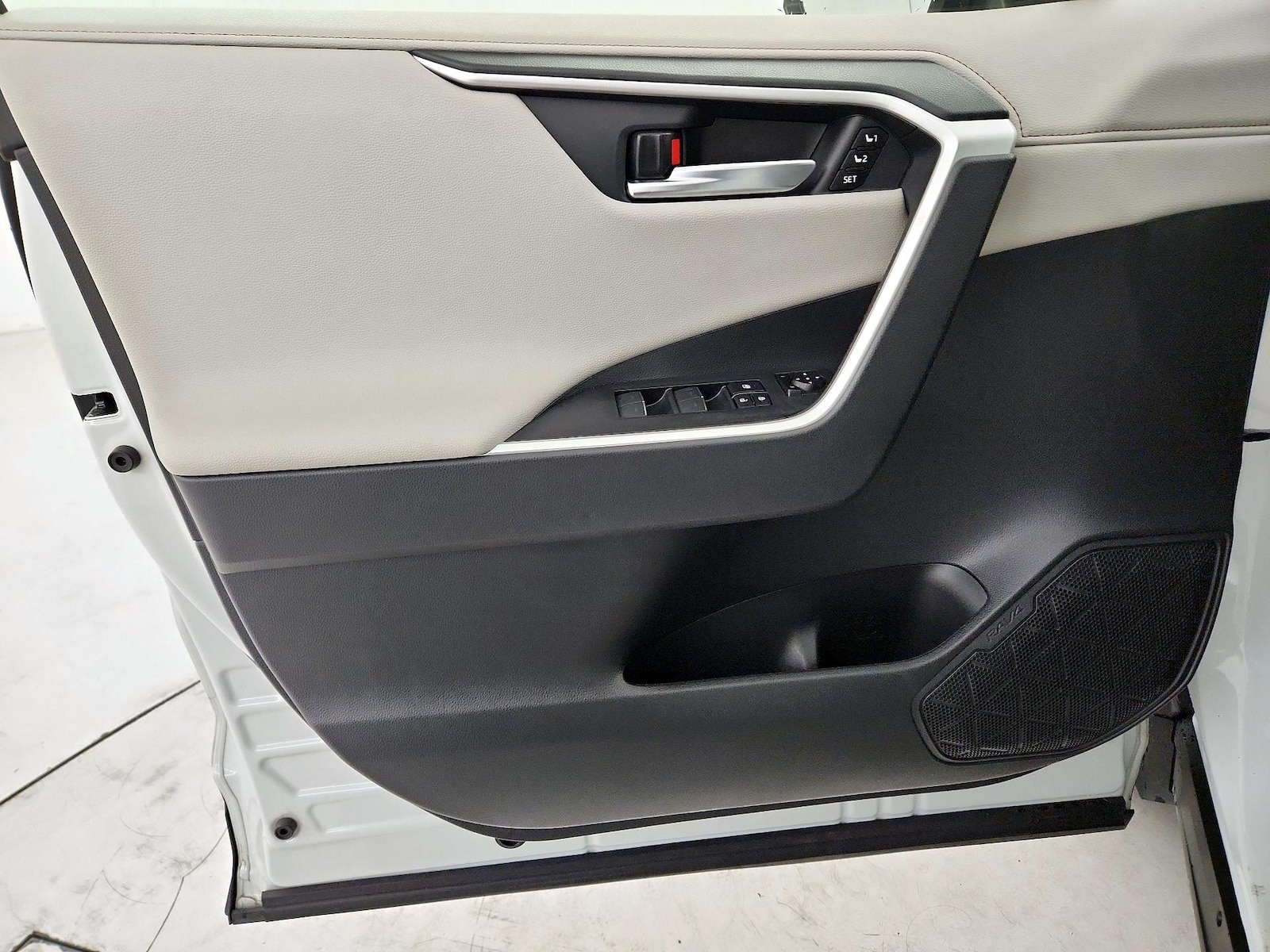 2025 Toyota RAV4 Limited - Photo 13