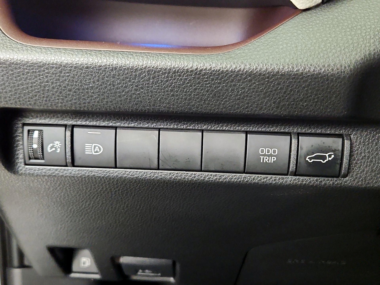2025 Toyota RAV4 Limited - Photo 14