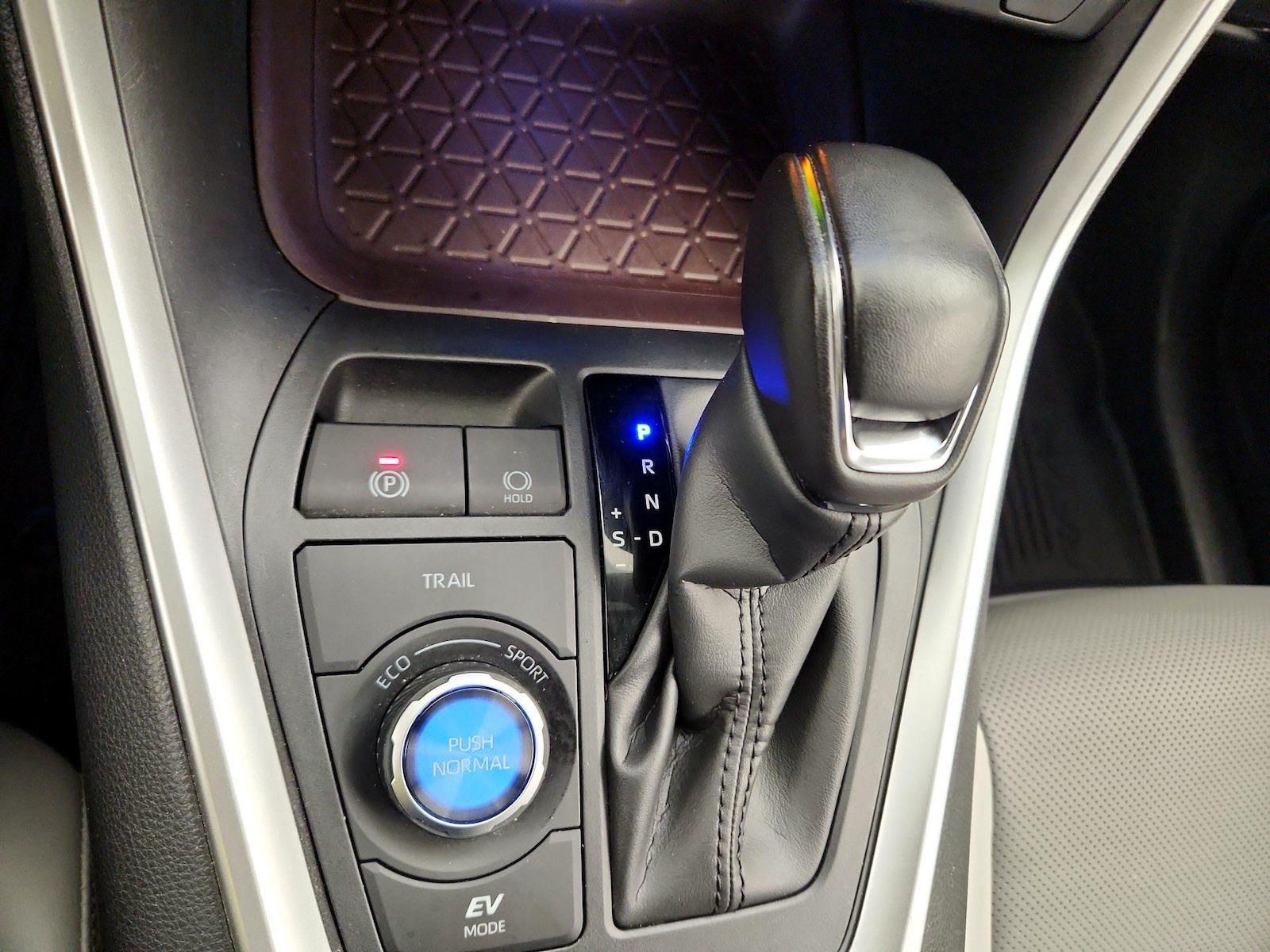 2025 Toyota RAV4 Limited - Photo 18