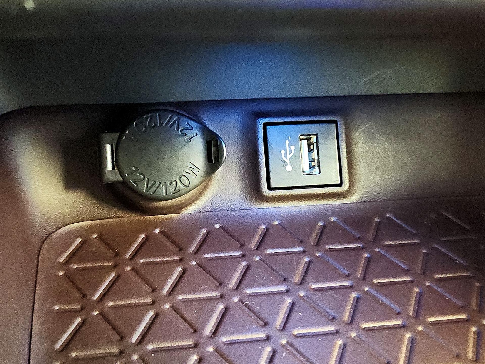 2025 Toyota RAV4 Limited - Photo 19