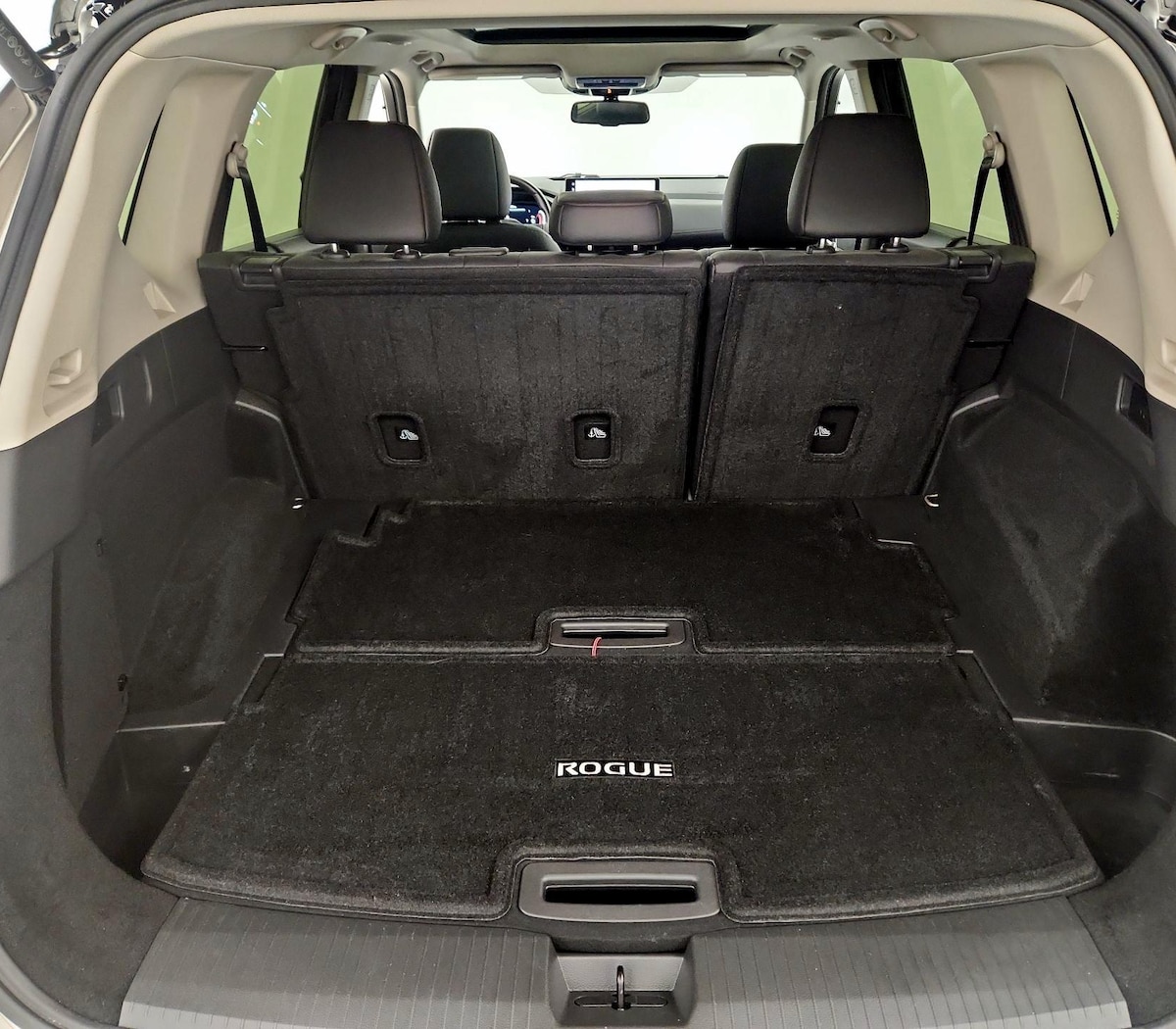 Trunk/Cargo (Seats Up)