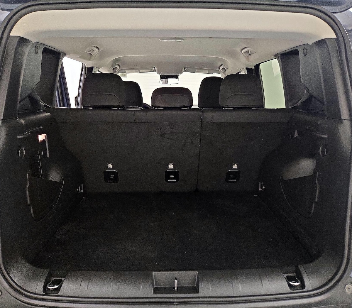Trunk/Cargo (Seats Up)