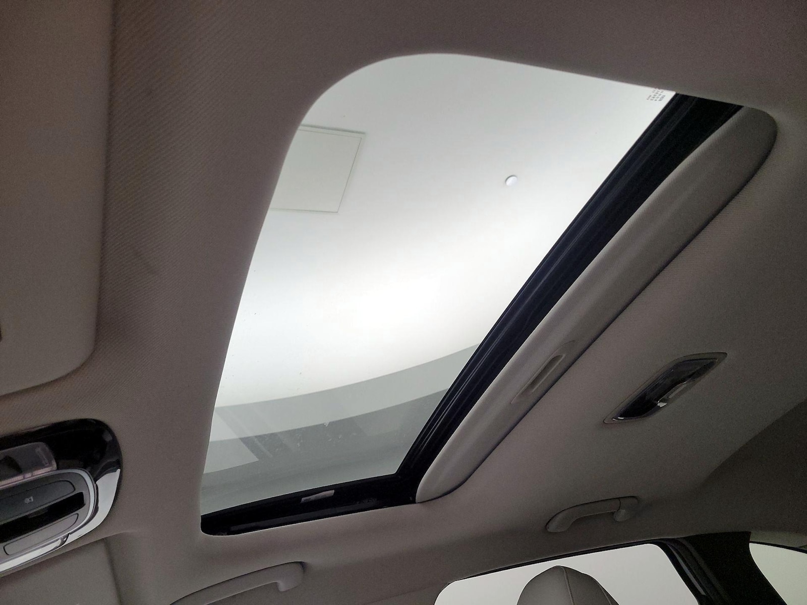 Sunroof(s) & Overhead Airbags