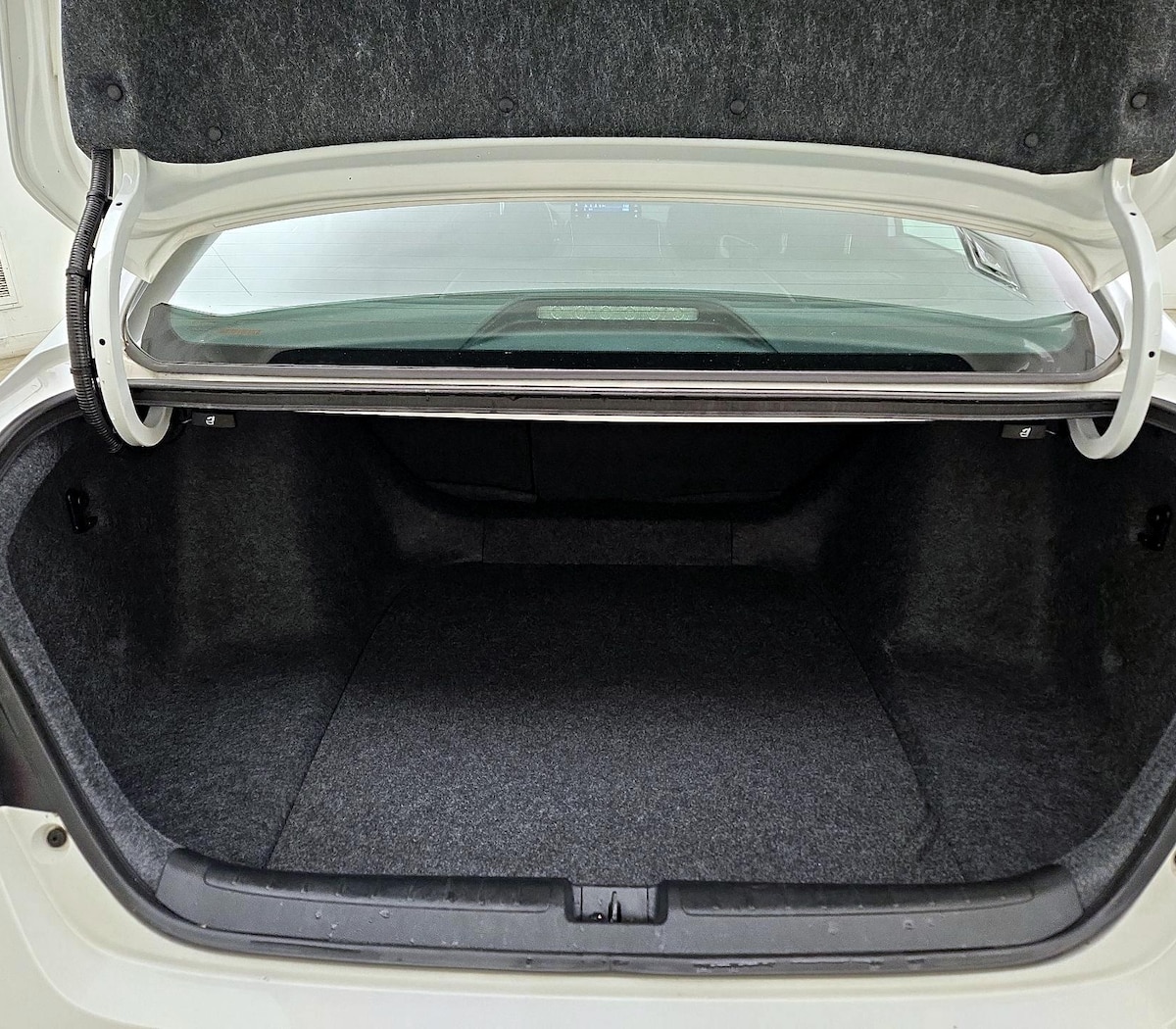 Trunk/Cargo (Seats Up)