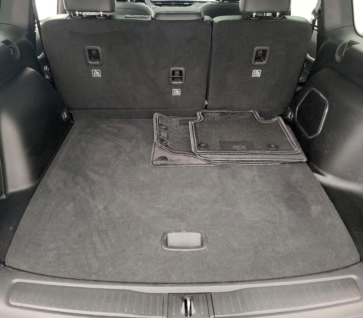 Trunk/Cargo (Seats Up)