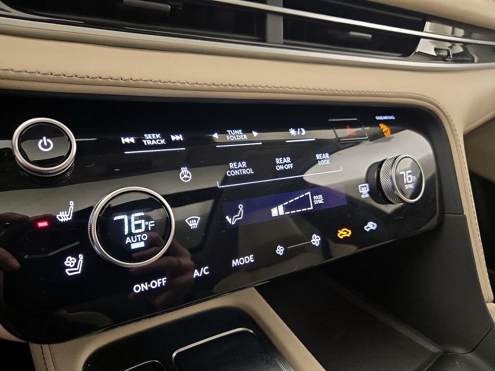 2023 INFINITI QX60 LUXE - Photo 18