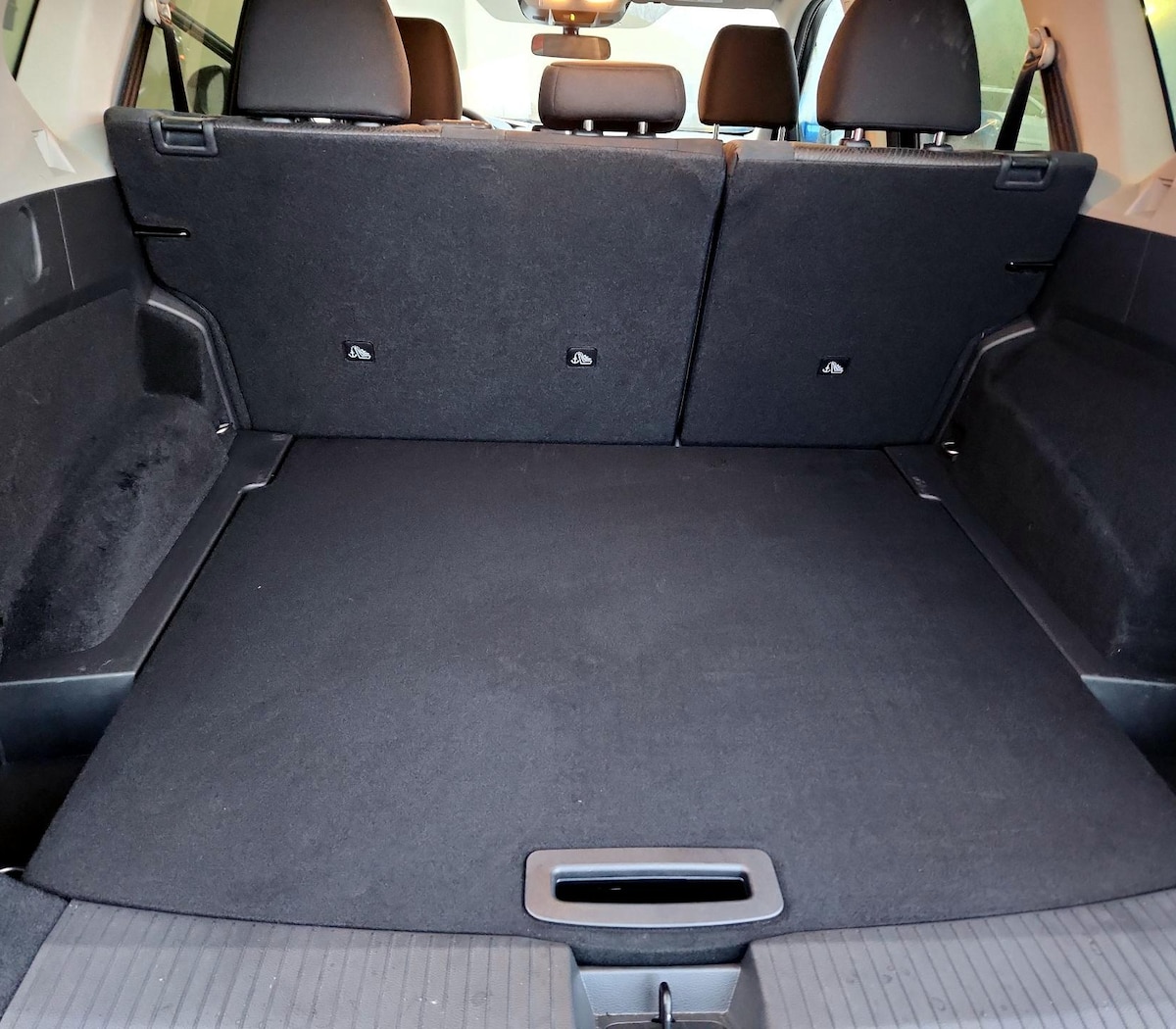 Trunk/Cargo (Seats Up)