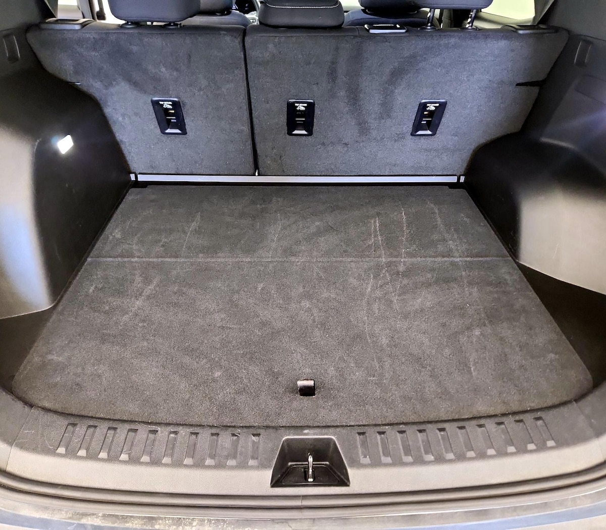 Trunk/Cargo (Seats Up)