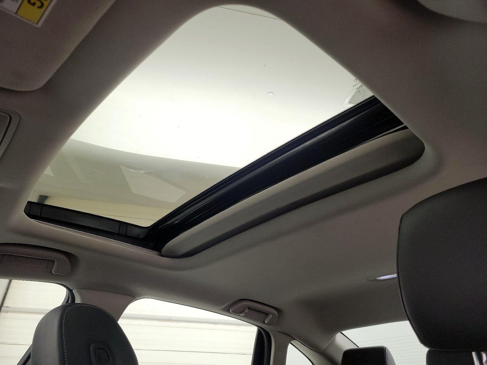 Sunroof(s) & Overhead Airbags