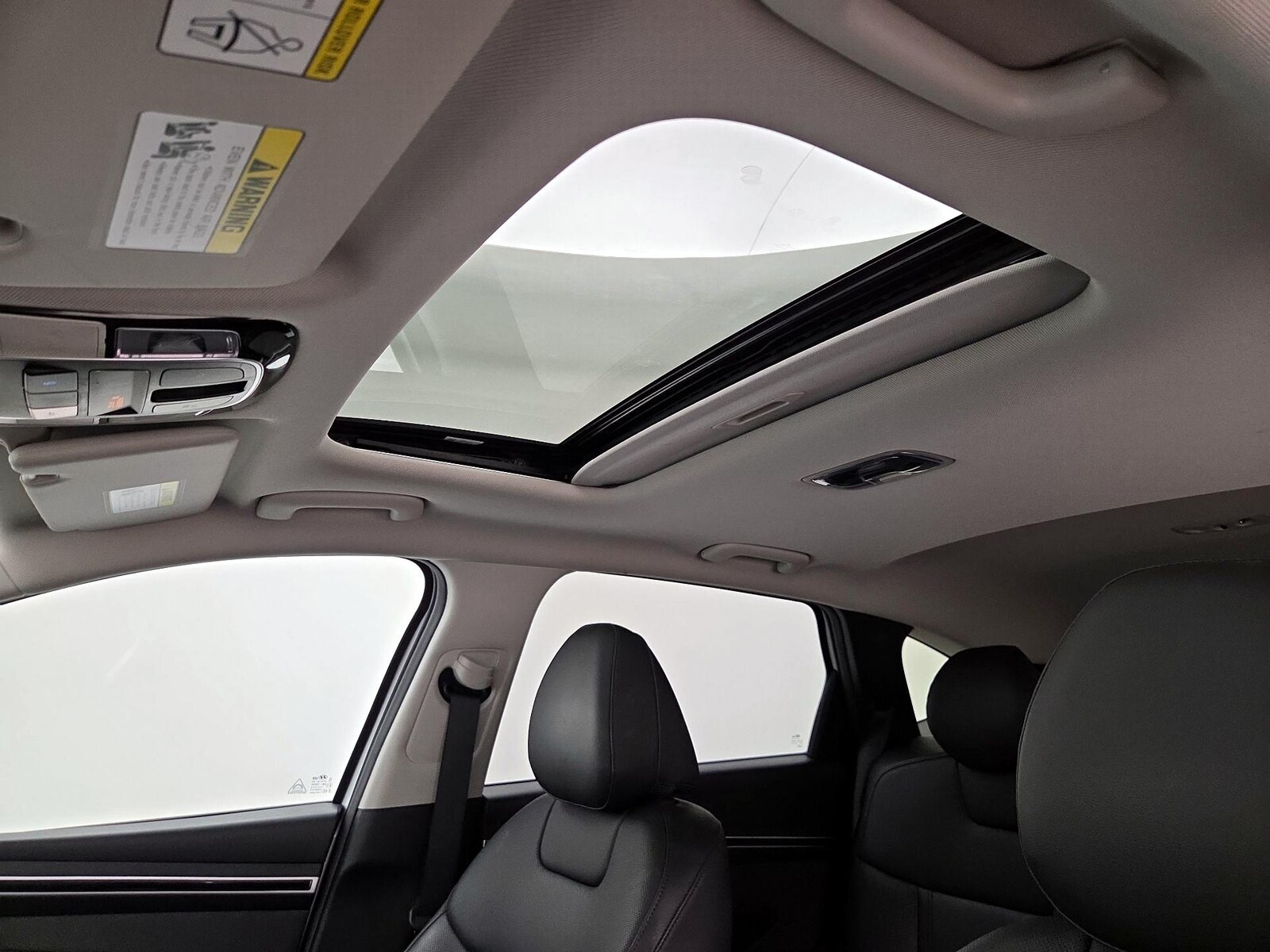 Sunroof(s) & Overhead Airbags
