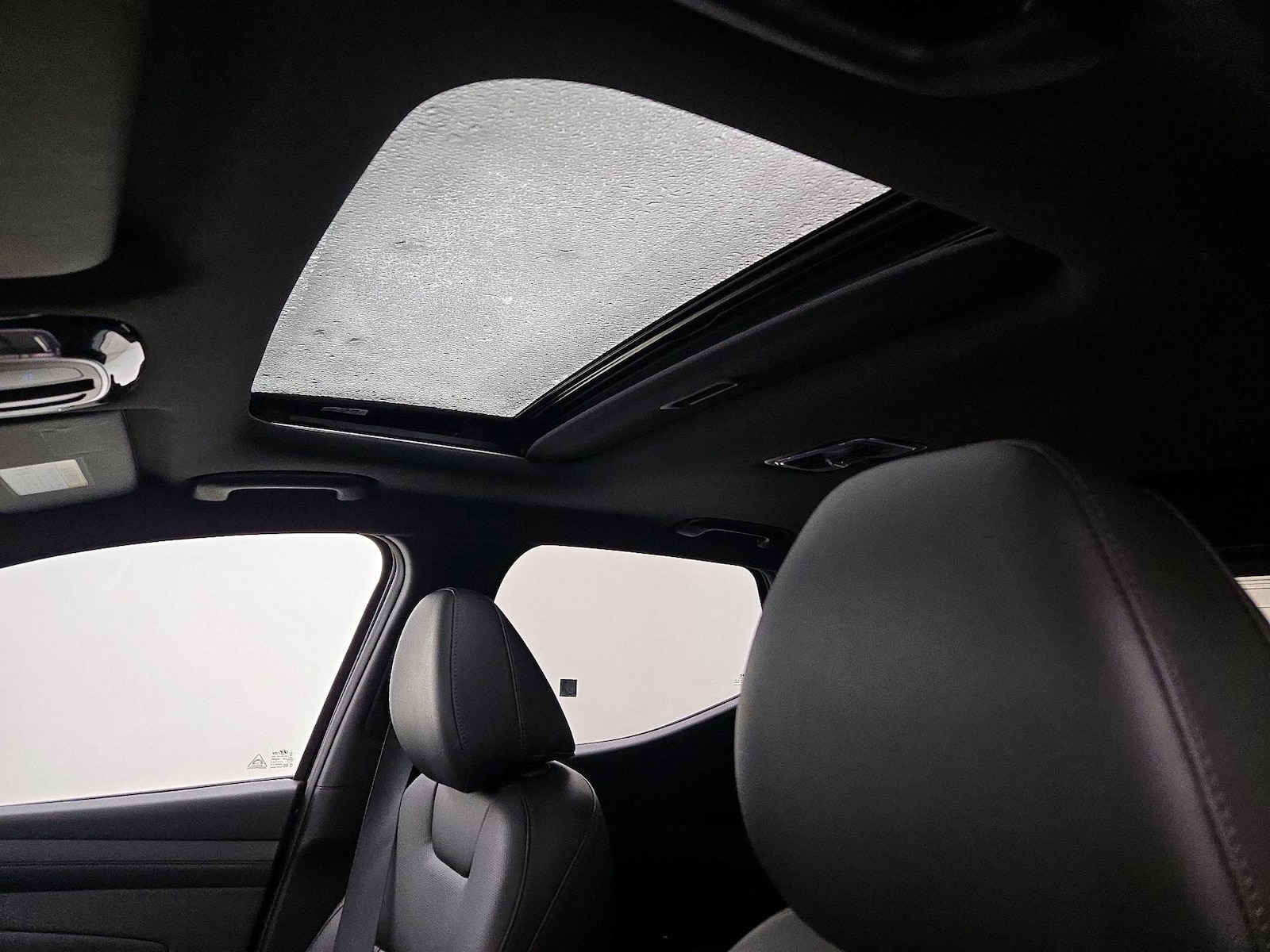 Sunroof(s) & Overhead Airbags