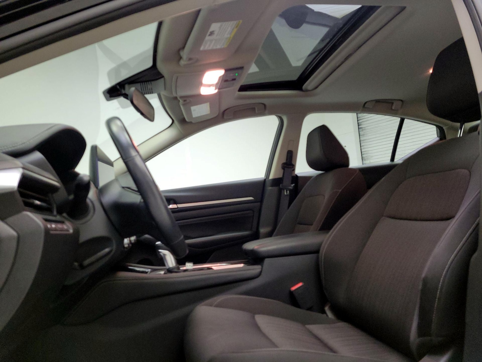 Sunroof(s) & Overhead Airbags