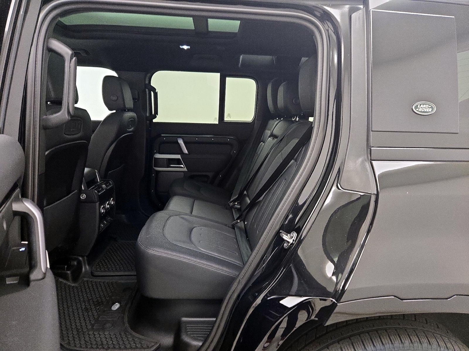 2022 Land Rover Defender X-Dynamic SE - Photo 22