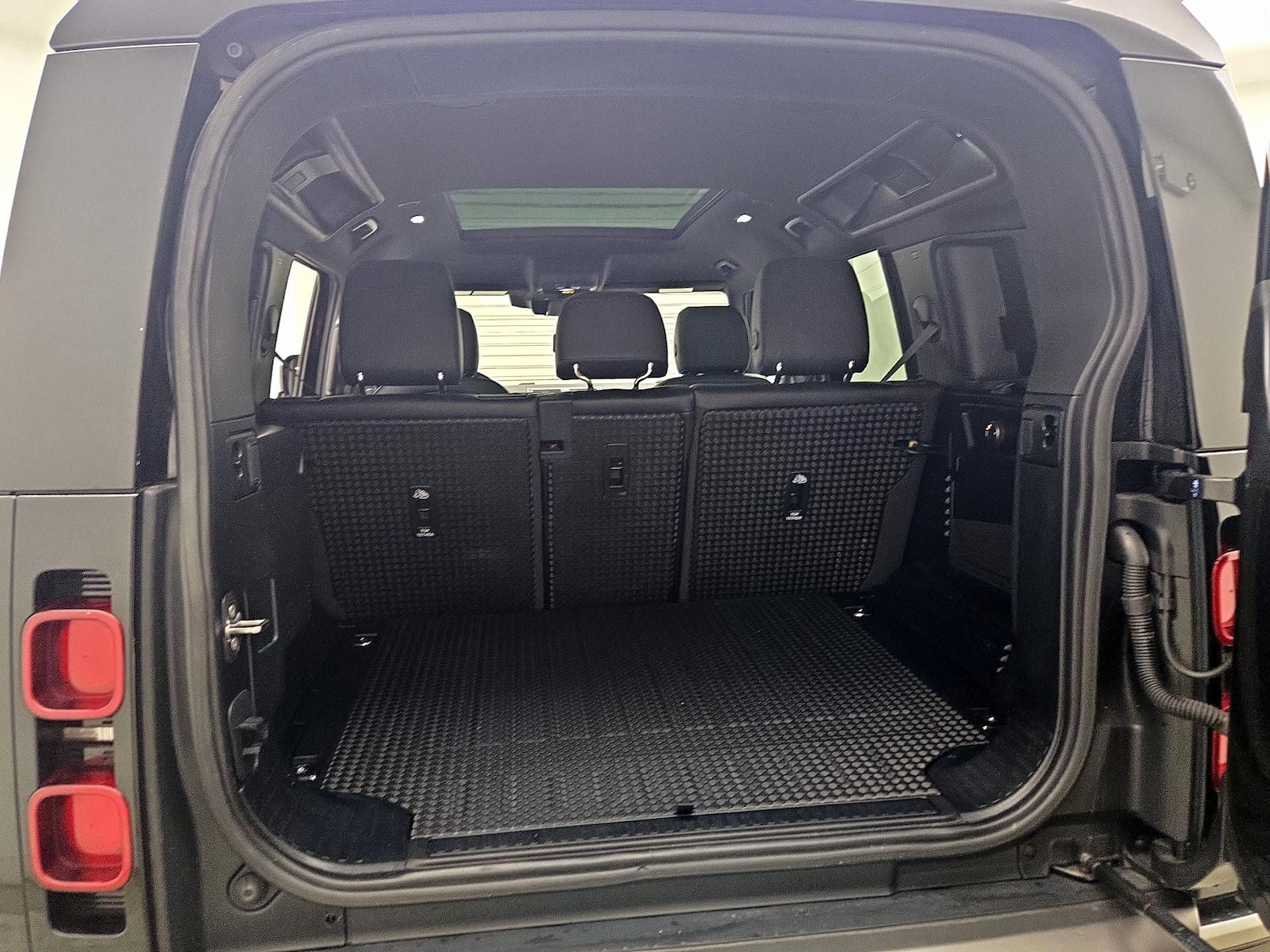 2022 Land Rover Defender X-Dynamic SE - Photo 23