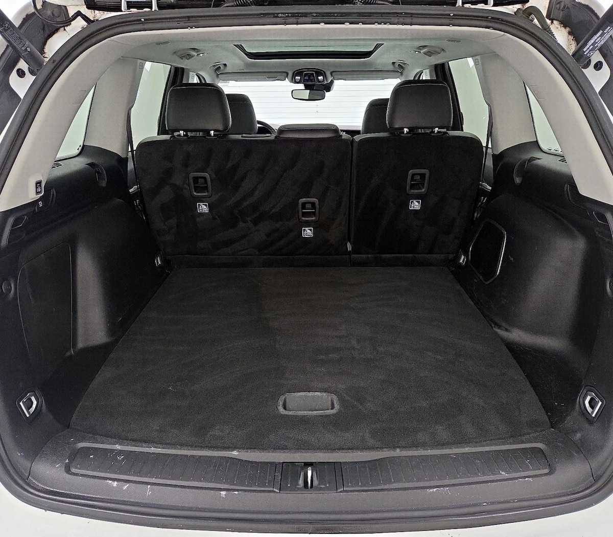 Trunk/Cargo (Seats Up)