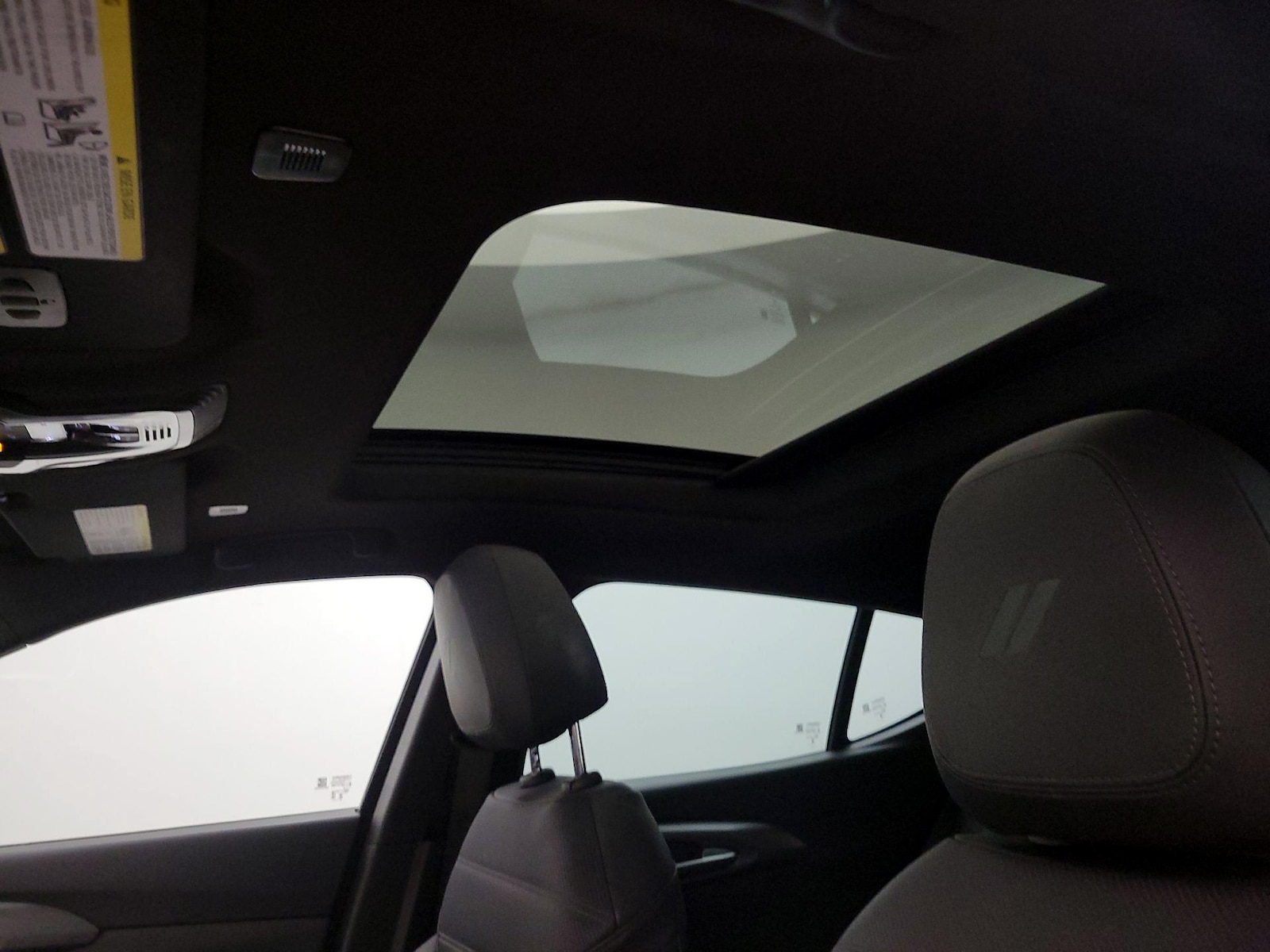 Sunroof(s) & Overhead Airbags