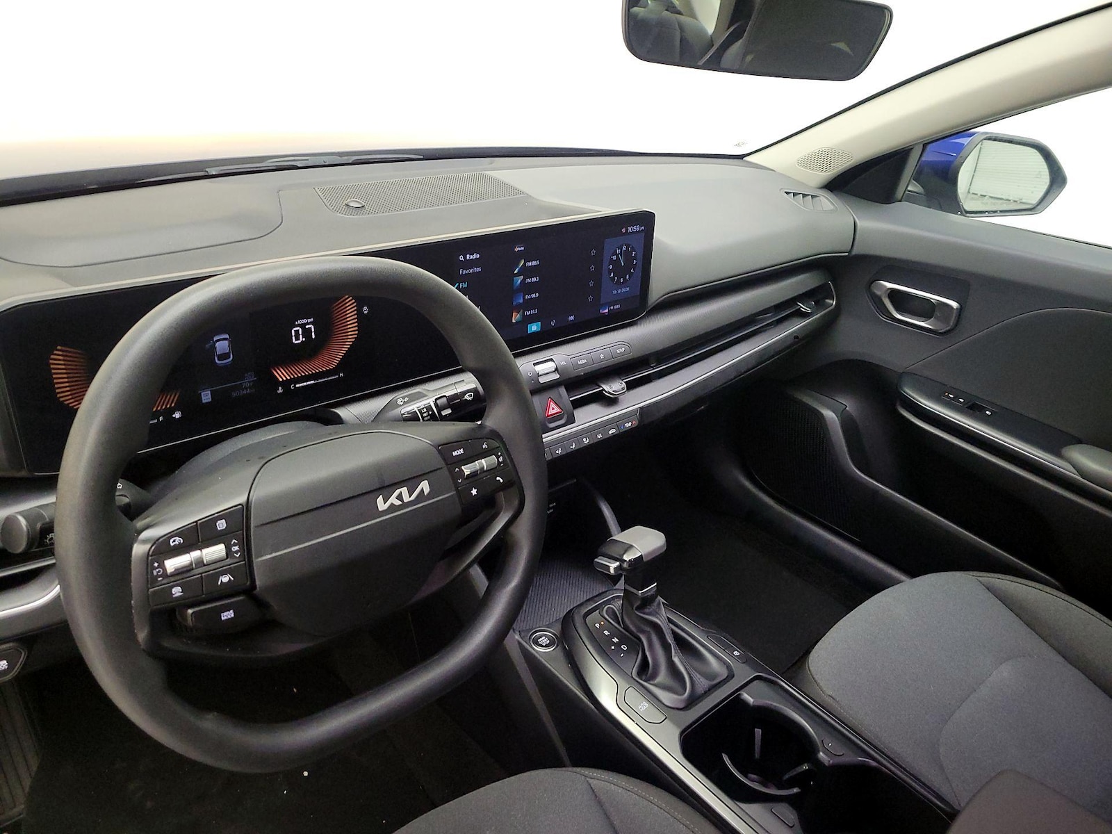 2025 Kia K4 LXS - Photo 10