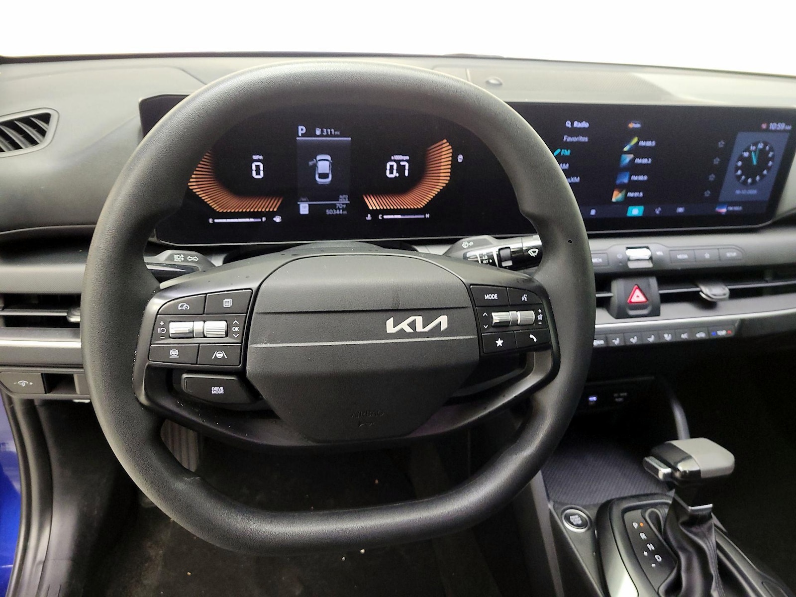 2025 Kia K4 LXS - Photo 11