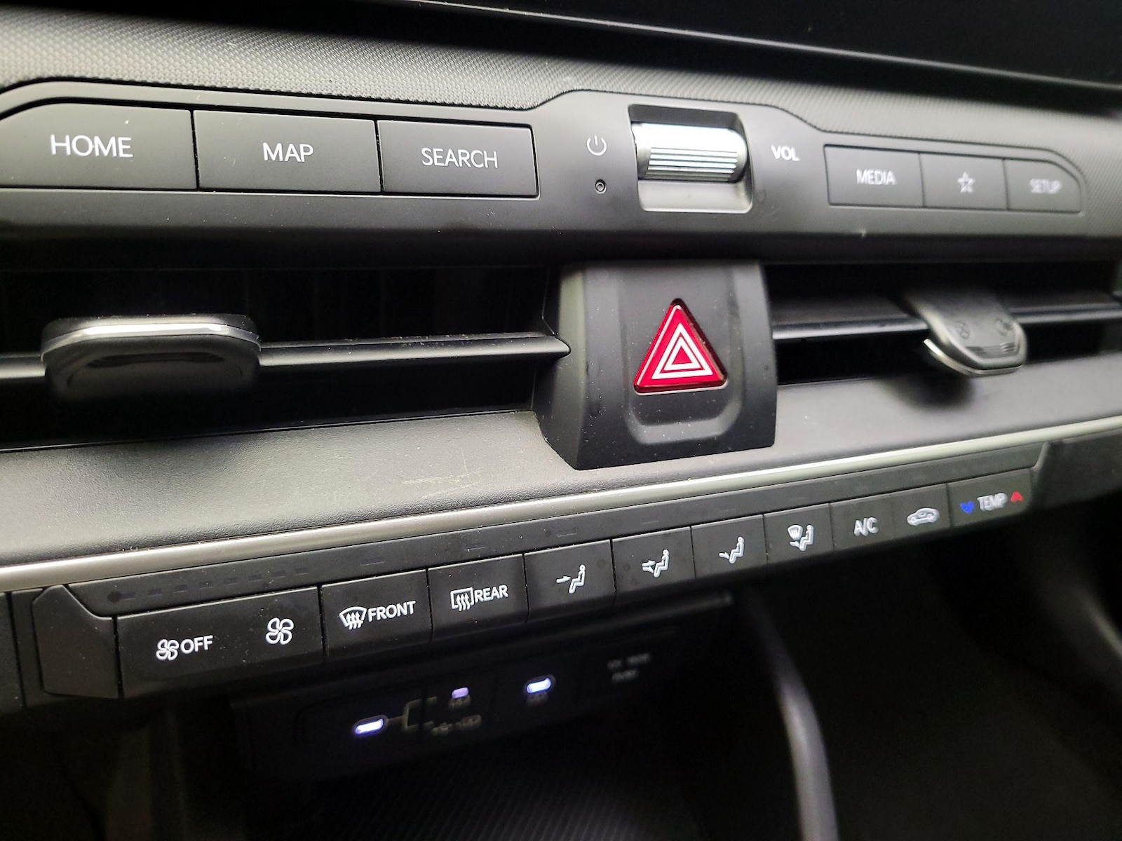 2025 Kia K4 LXS - Photo 16