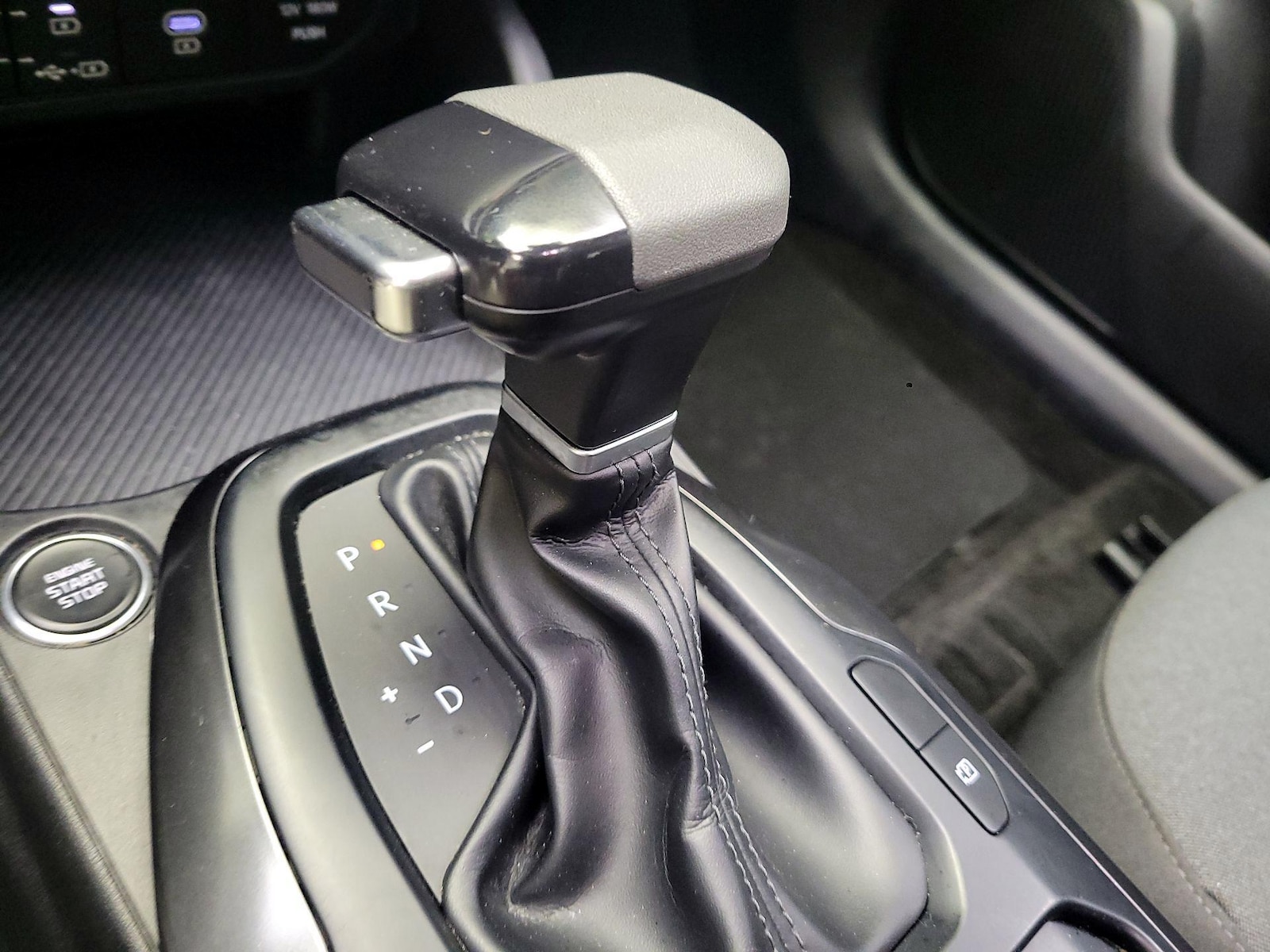 2025 Kia K4 LXS - Photo 17