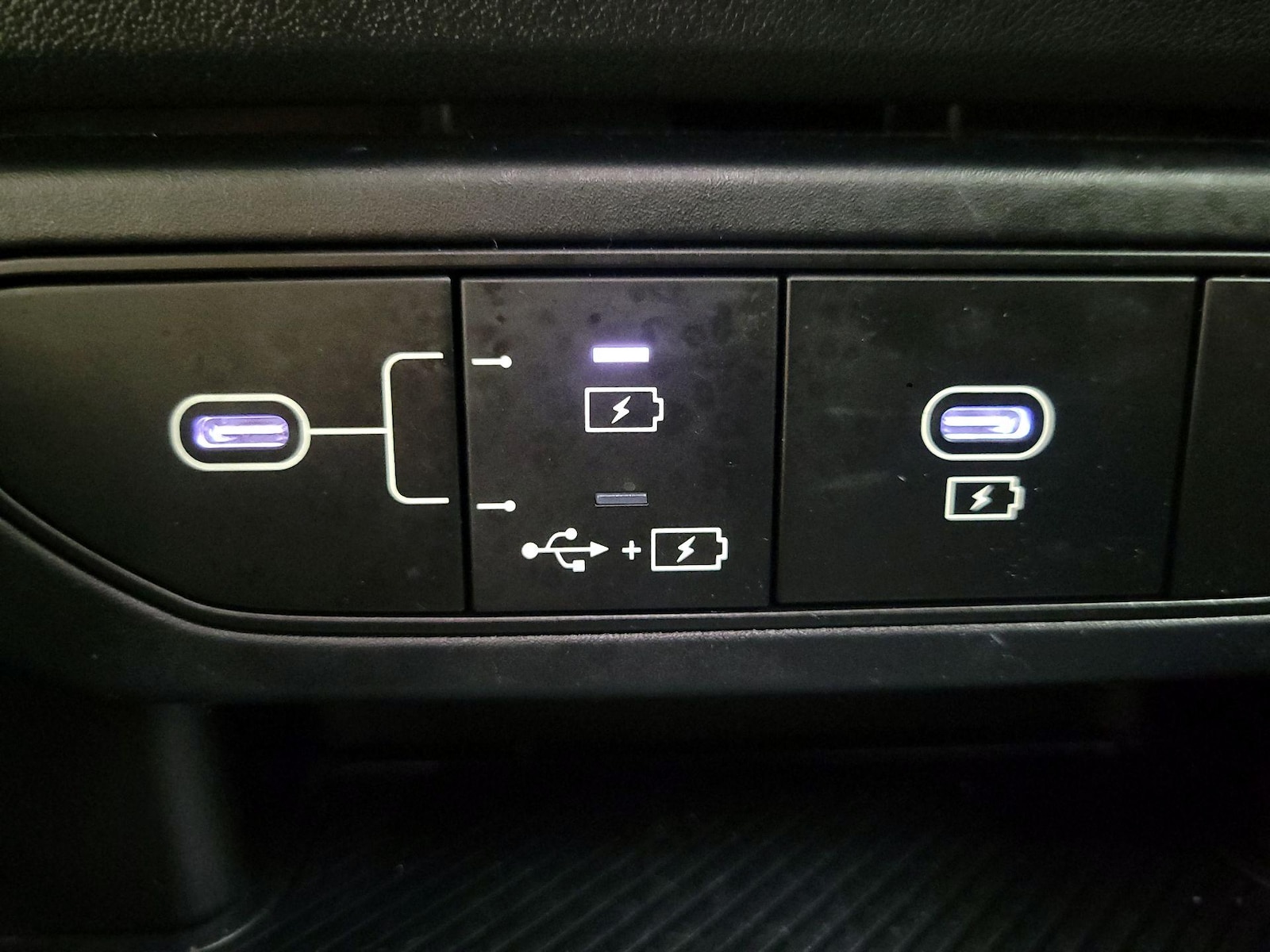2025 Kia K4 LXS - Photo 18