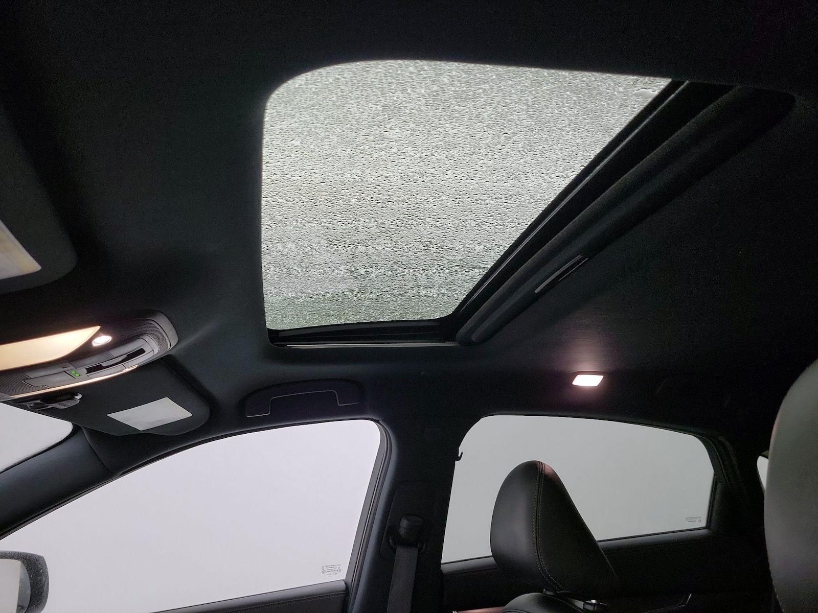 Sunroof(s) & Overhead Airbags