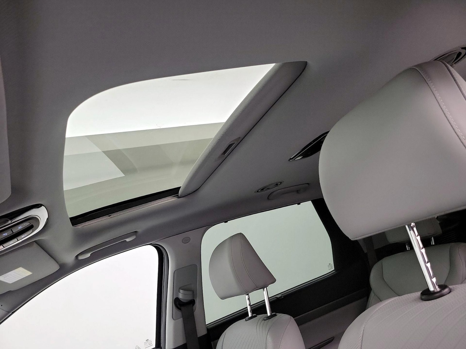 Sunroof(s) & Overhead Airbags