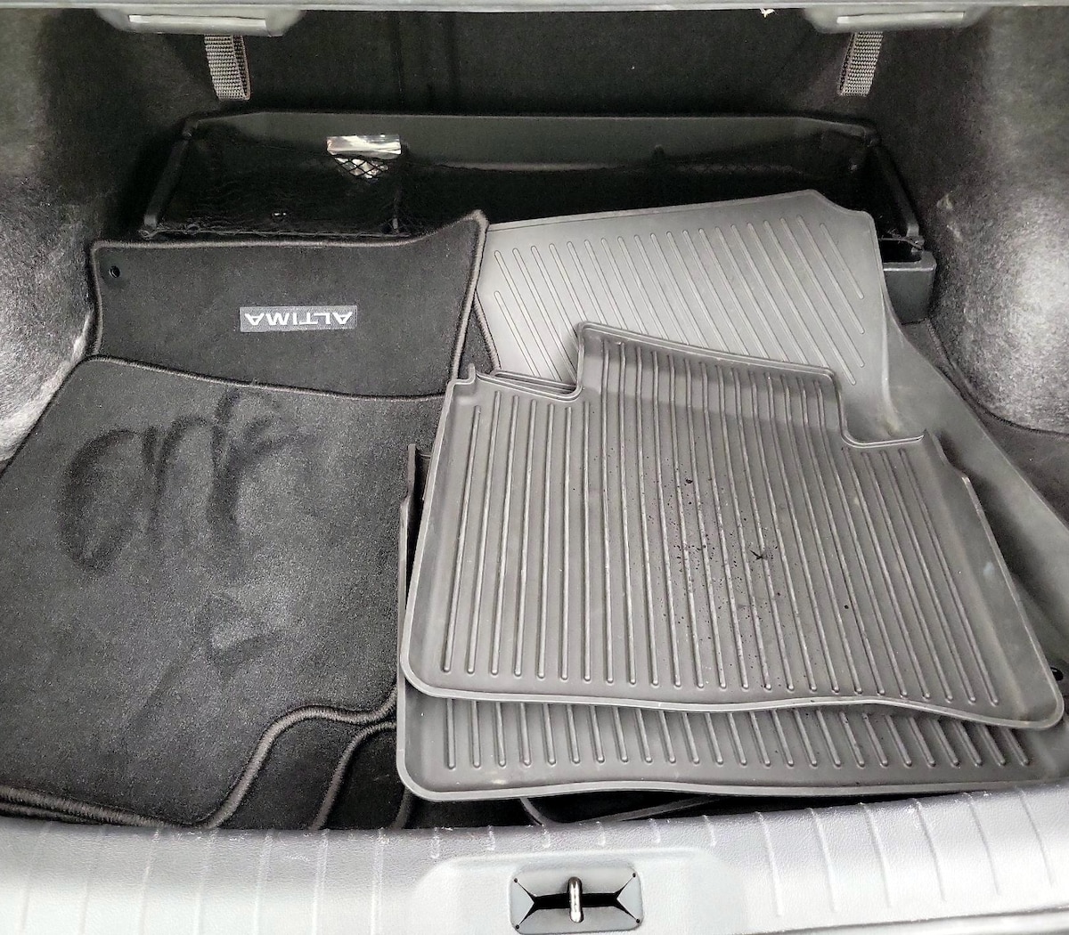 Trunk/Cargo (Seats Up)