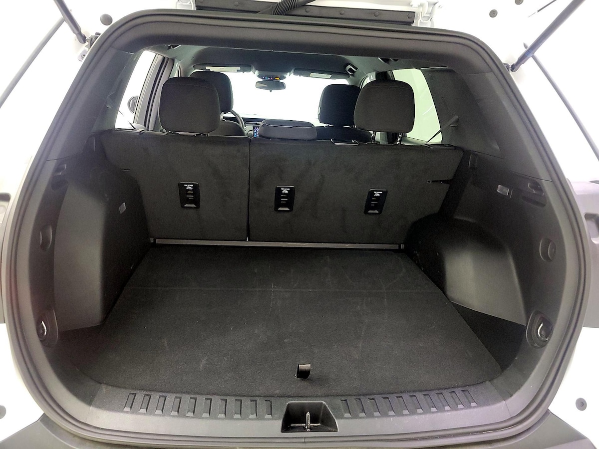 Trunk/Cargo (Seats Up)