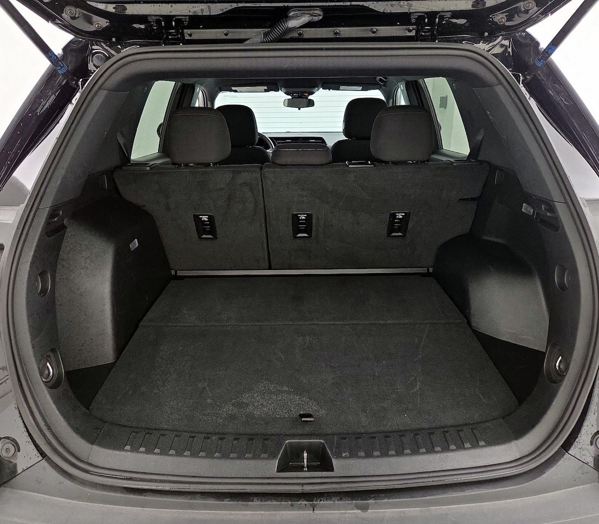 Trunk/Cargo (Seats Up)