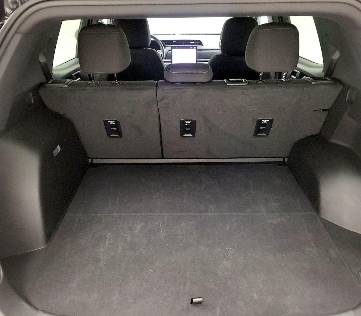 Trunk/Cargo (Seats Up)