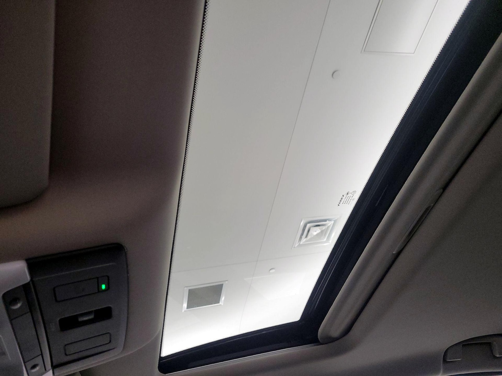 Sunroof(s) & Overhead Airbags