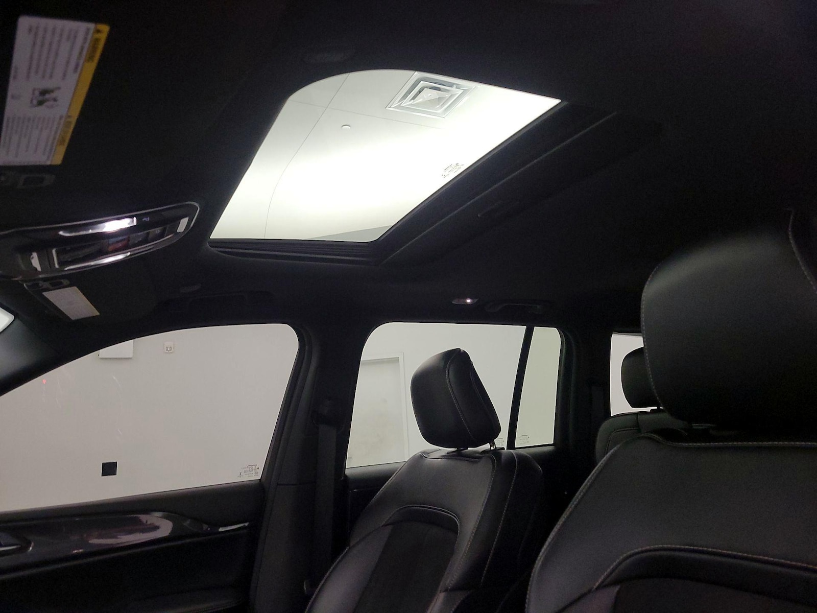 Sunroof(s) & Overhead Airbags