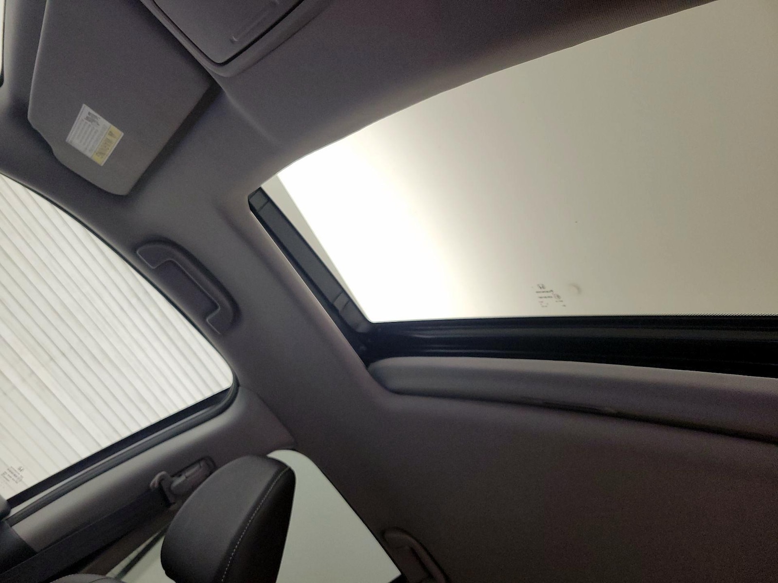 Sunroof(s) & Overhead Airbags