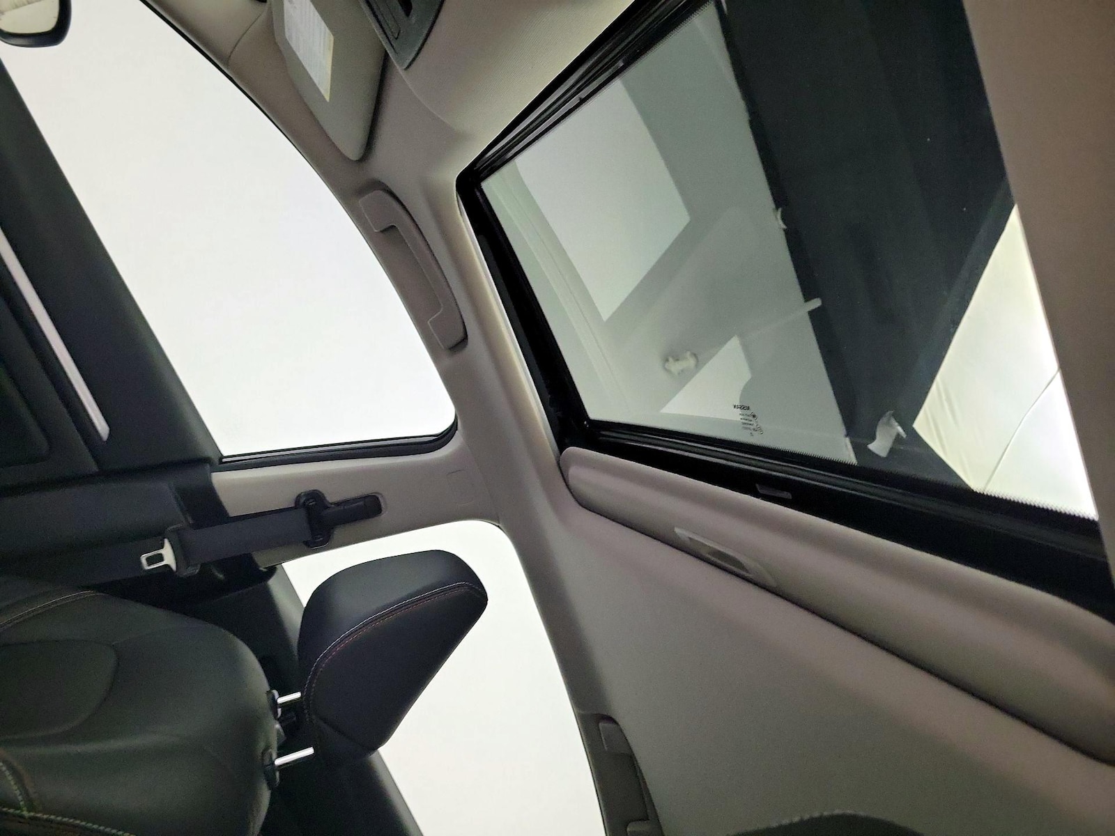 Sunroof(s) & Overhead Airbags