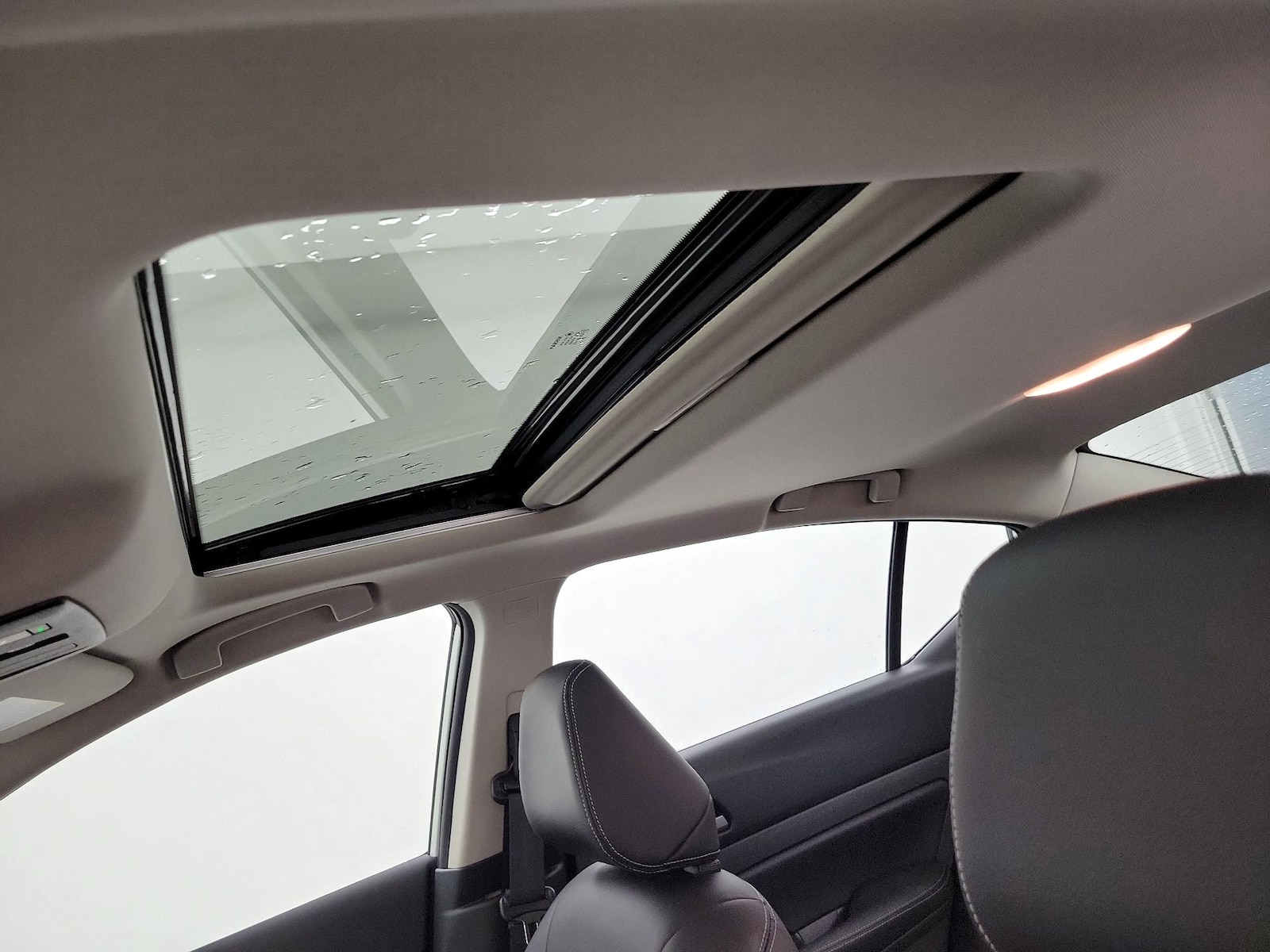 Sunroof(s) & Overhead Airbags
