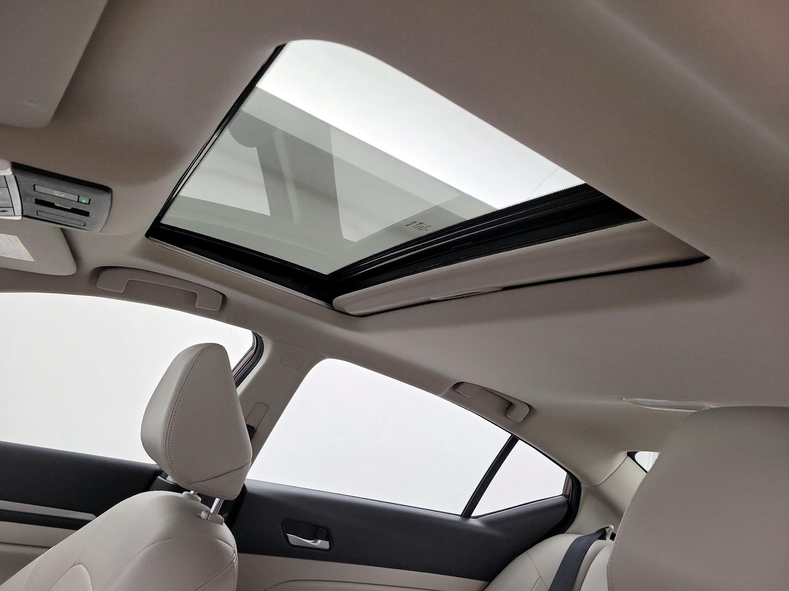 Sunroof(s) & Overhead Airbags