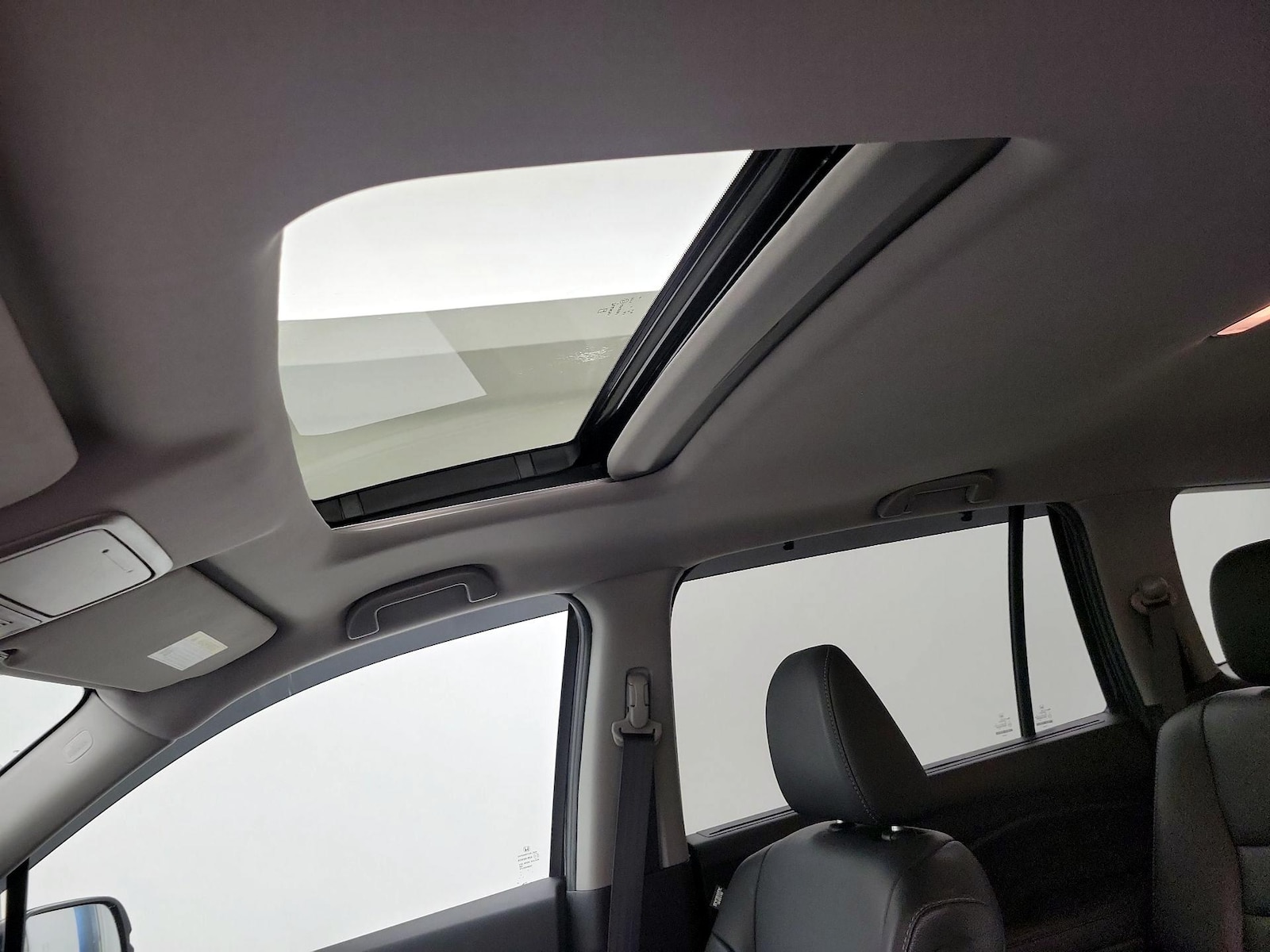Sunroof(s) & Overhead Airbags